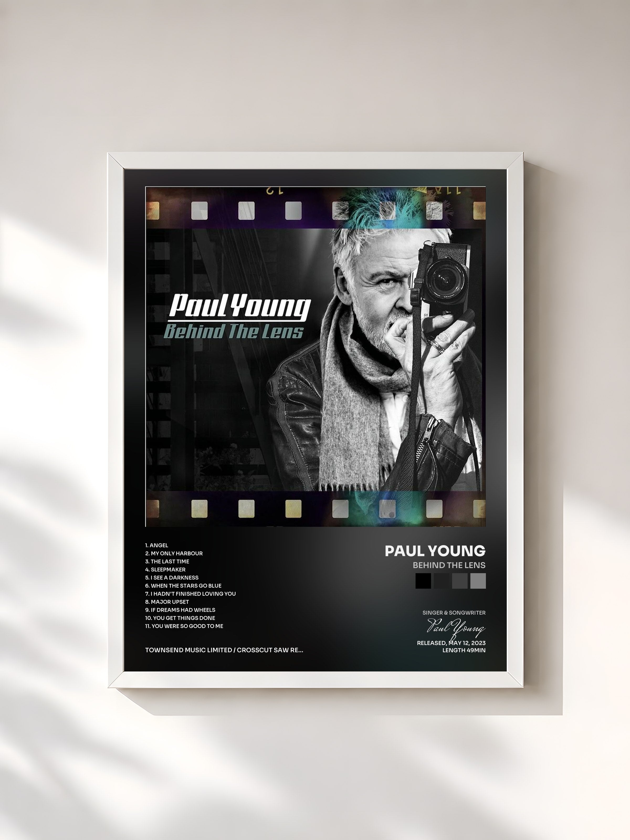 #blanc Tableau de l'album Behind The Lens de Paul Young, cadre blanc, imprimé et encadré en France