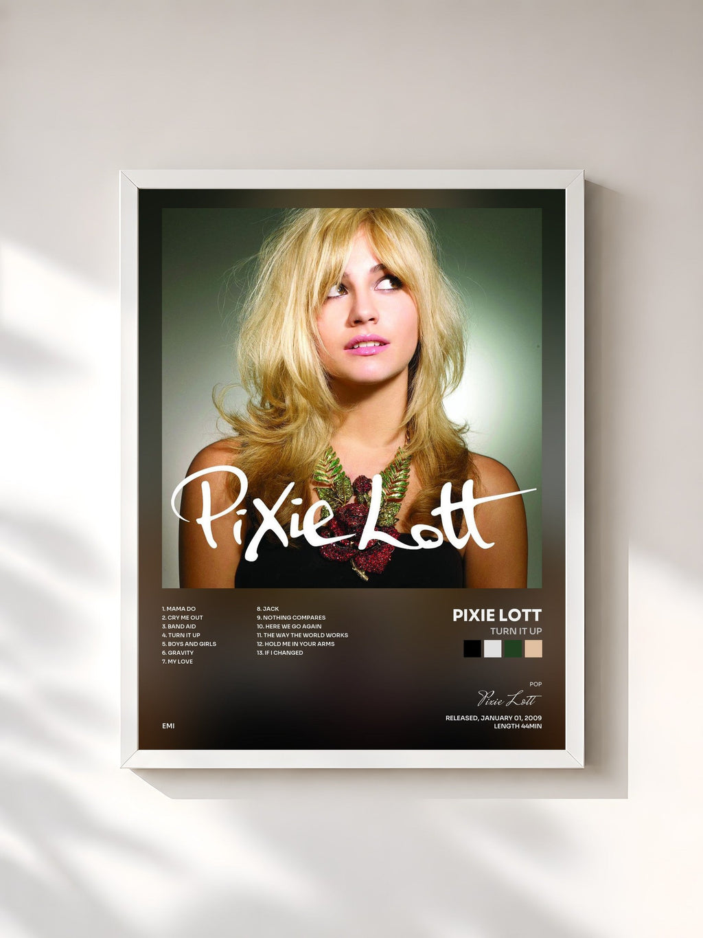 #blanc Turn It Up di Pixie Lott in stampa incorniciata, cornice bianca, stampata e incorniciata in Francia
