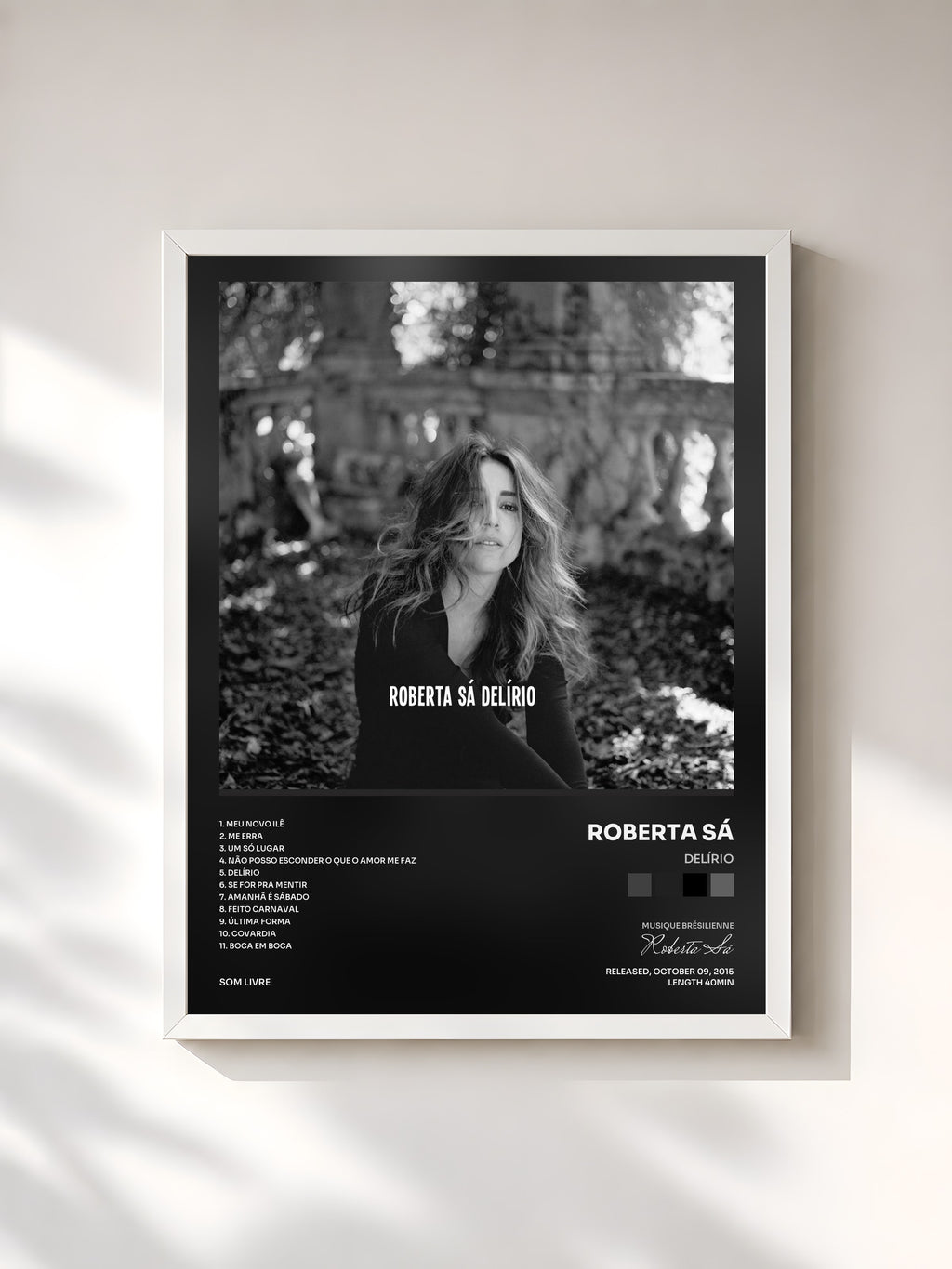 #blanc Delírio by Roberta Sá as a framed art print, white frame, printed and framed in France