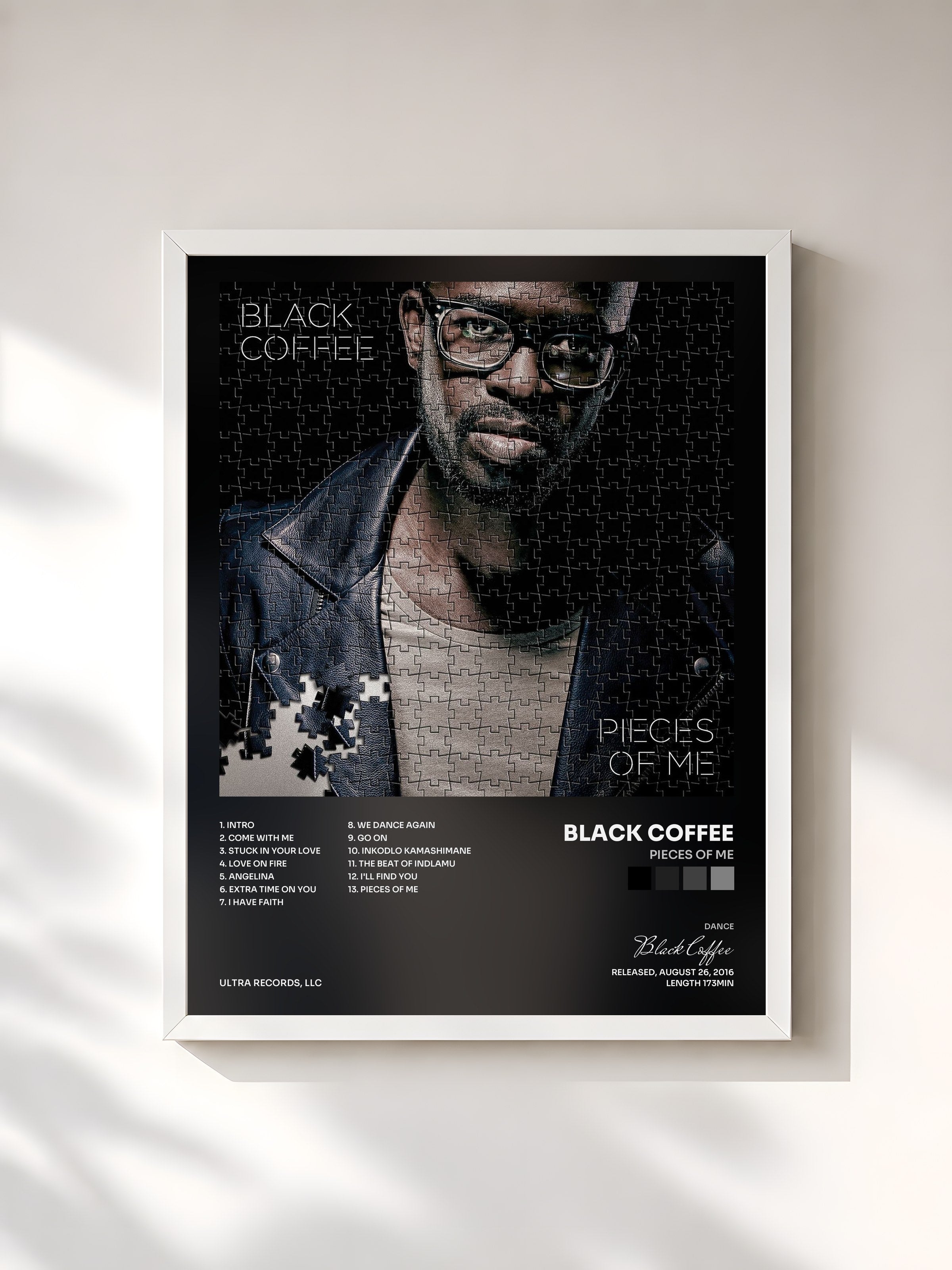 #blanc Tableau de l'album Pieces Of Me de Black Coffee, cadre blanc, imprimé et encadré en France