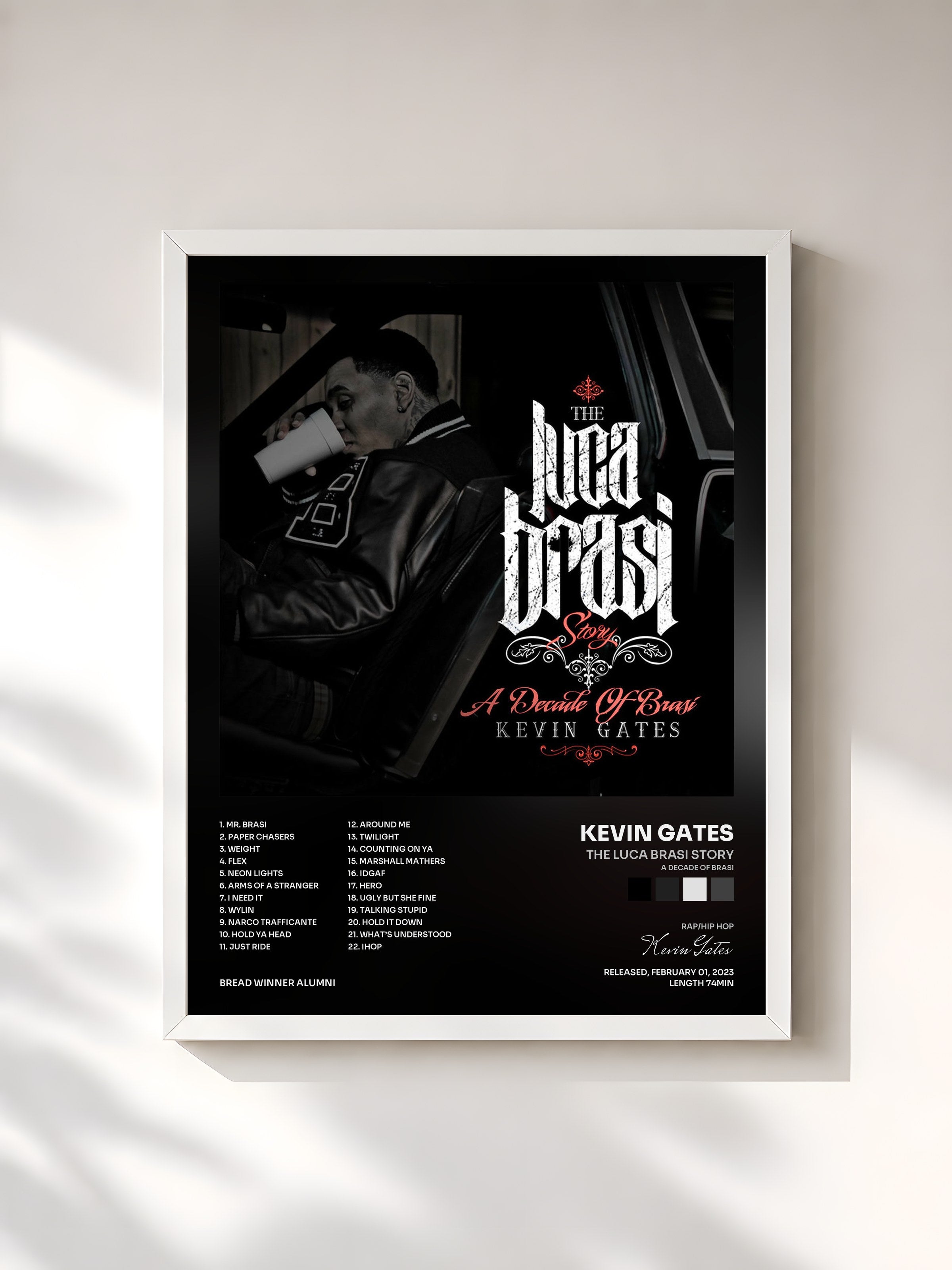 #blanc Tableau de l'album THE LUCA BRASI STORY (A DECADE OF BRASI) de Kevin Gates, cadre blanc, imprimé et encadré en France