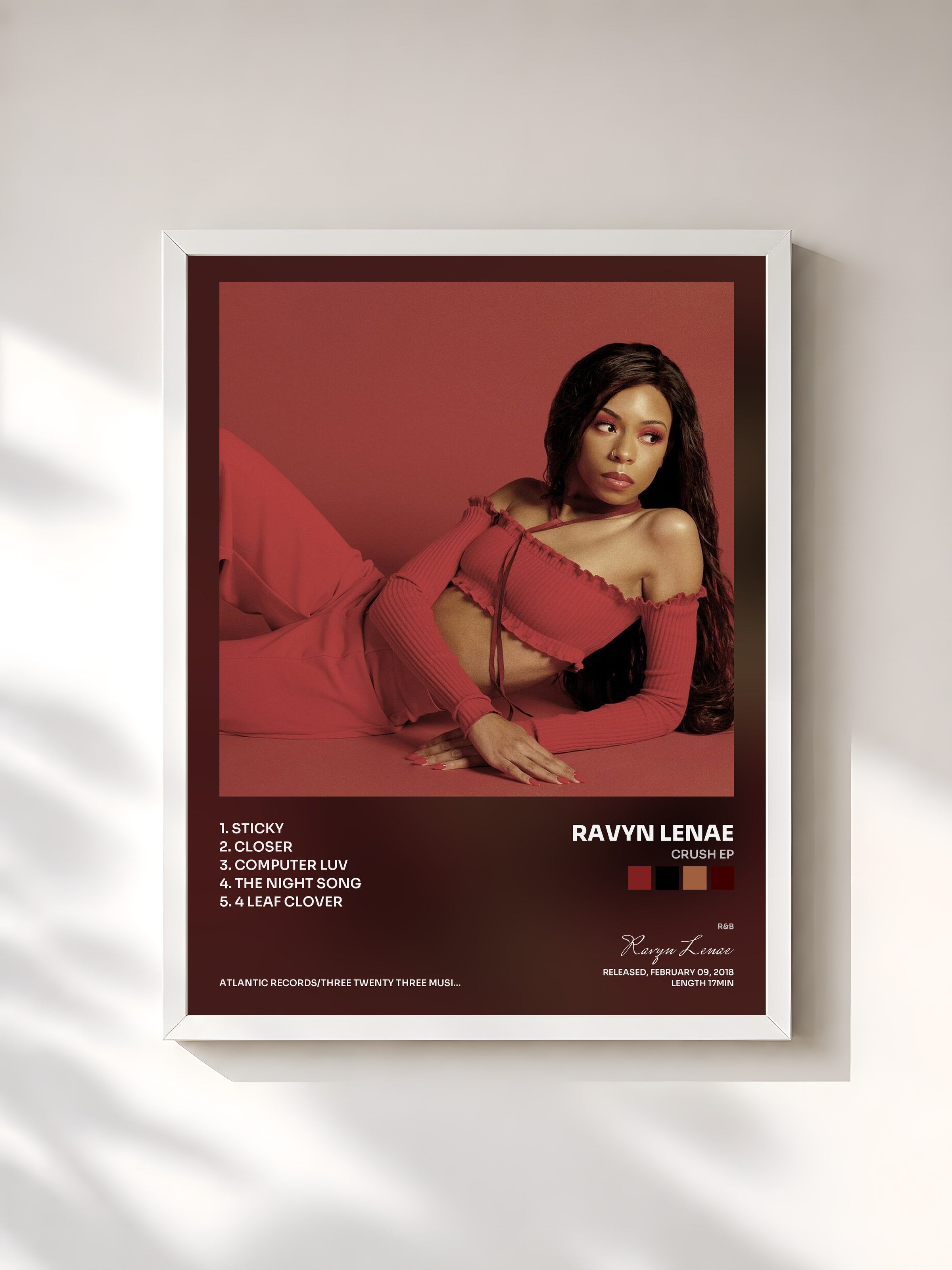 #blanc Tableau de l'album Crush EP de Ravyn Lenae, cadre blanc, imprimé et encadré en France