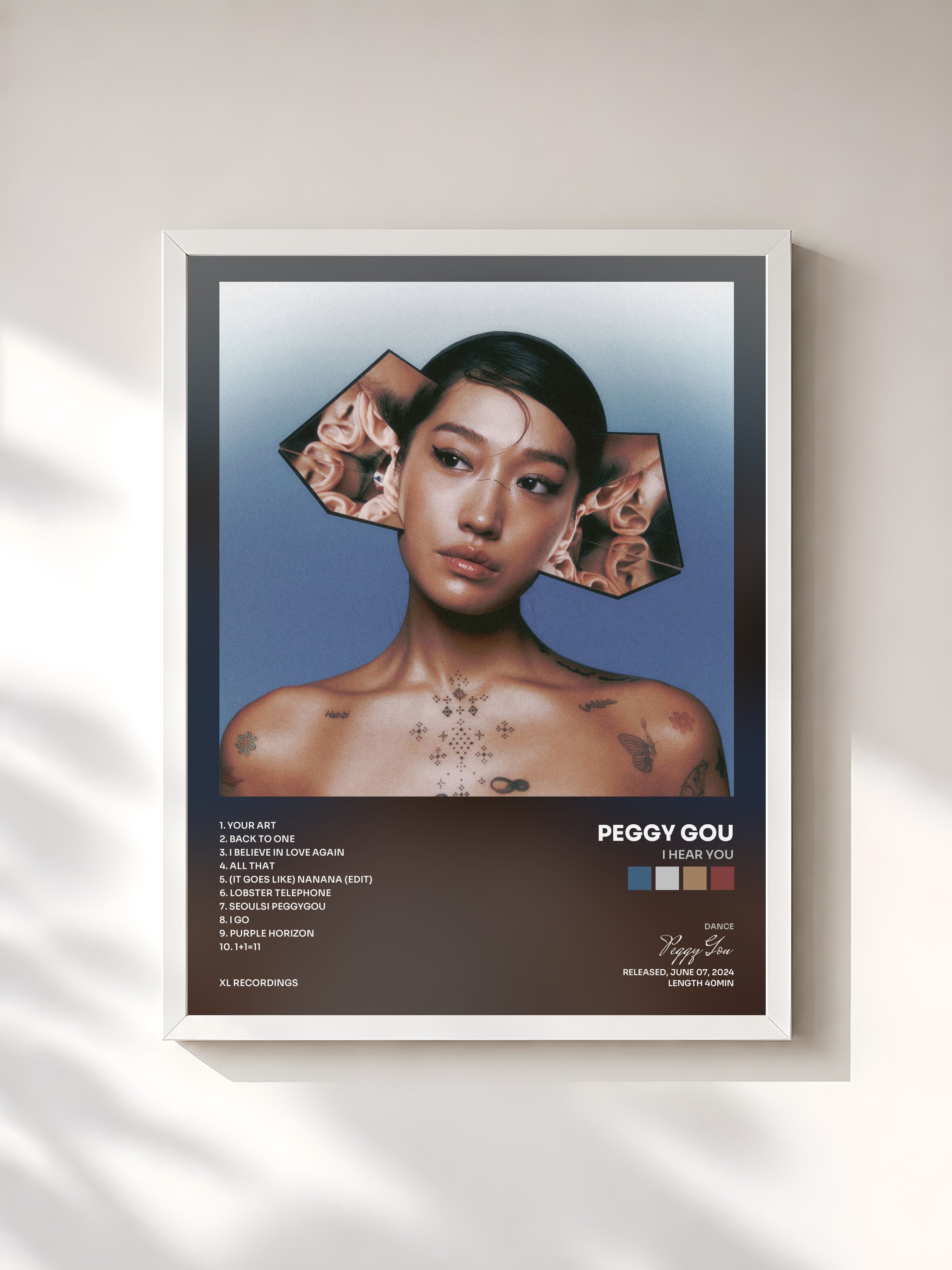 #blanc Tableau de l'album I Hear You de Peggy Gou, cadre blanc, imprimé et encadré en France