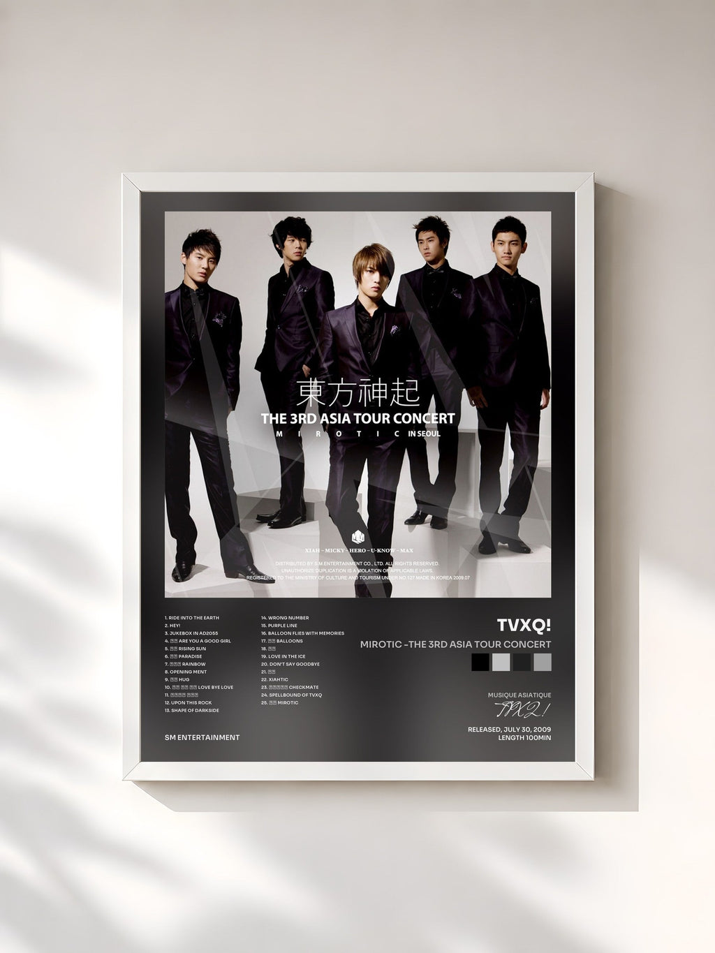 #blanc MIROTIC -The 3rd Asia Tour Concert von TVXQ! als gerahmter Kunstdruck, weißer Rahmen, gedruckt und gerahmt in Frankreich