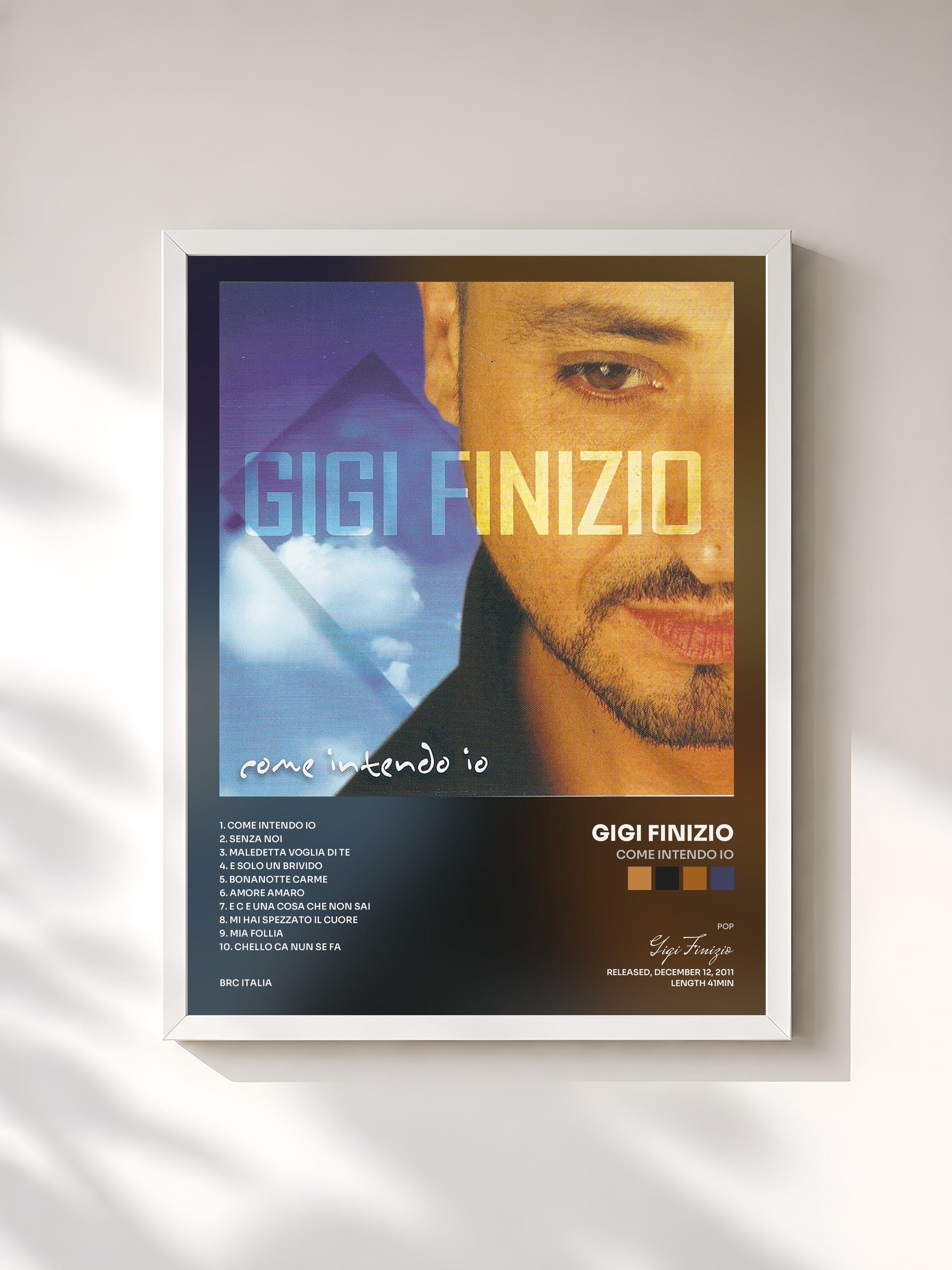 #blanc Tableau de l'album Come intendo io de Gigi Finizio, cadre blanc, imprimé et encadré en France