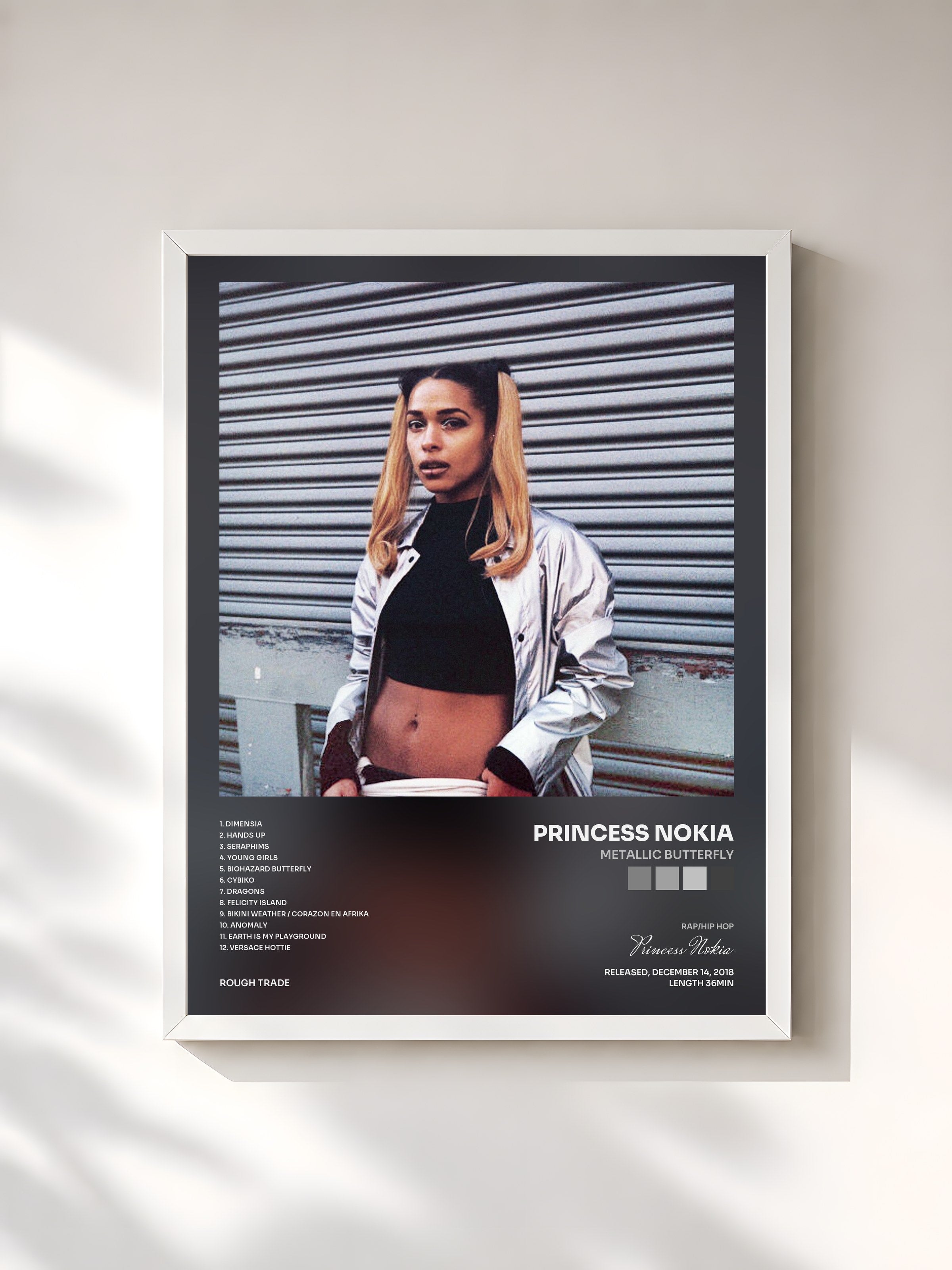 #blanc Tableau de l'album Metallic Butterfly de Princess Nokia, cadre blanc, imprimé et encadré en France