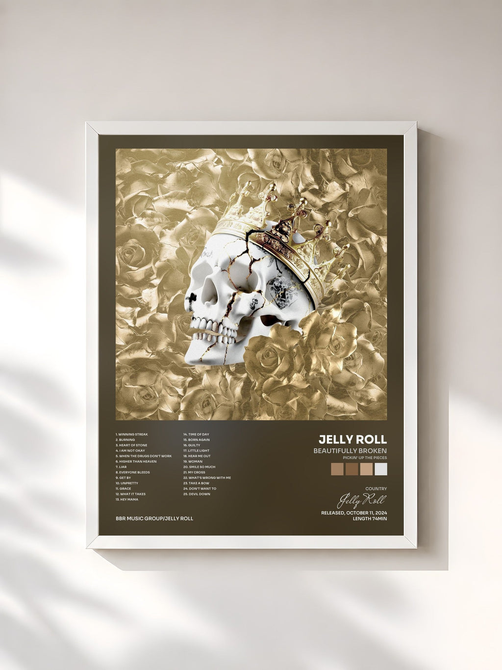 #blanc Beautifully Broken (Pickin’ Up The Pieces) von Jelly Roll als gerahmter Kunstdruck, weißer Rahmen, gedruckt und gerahmt in Frankreich