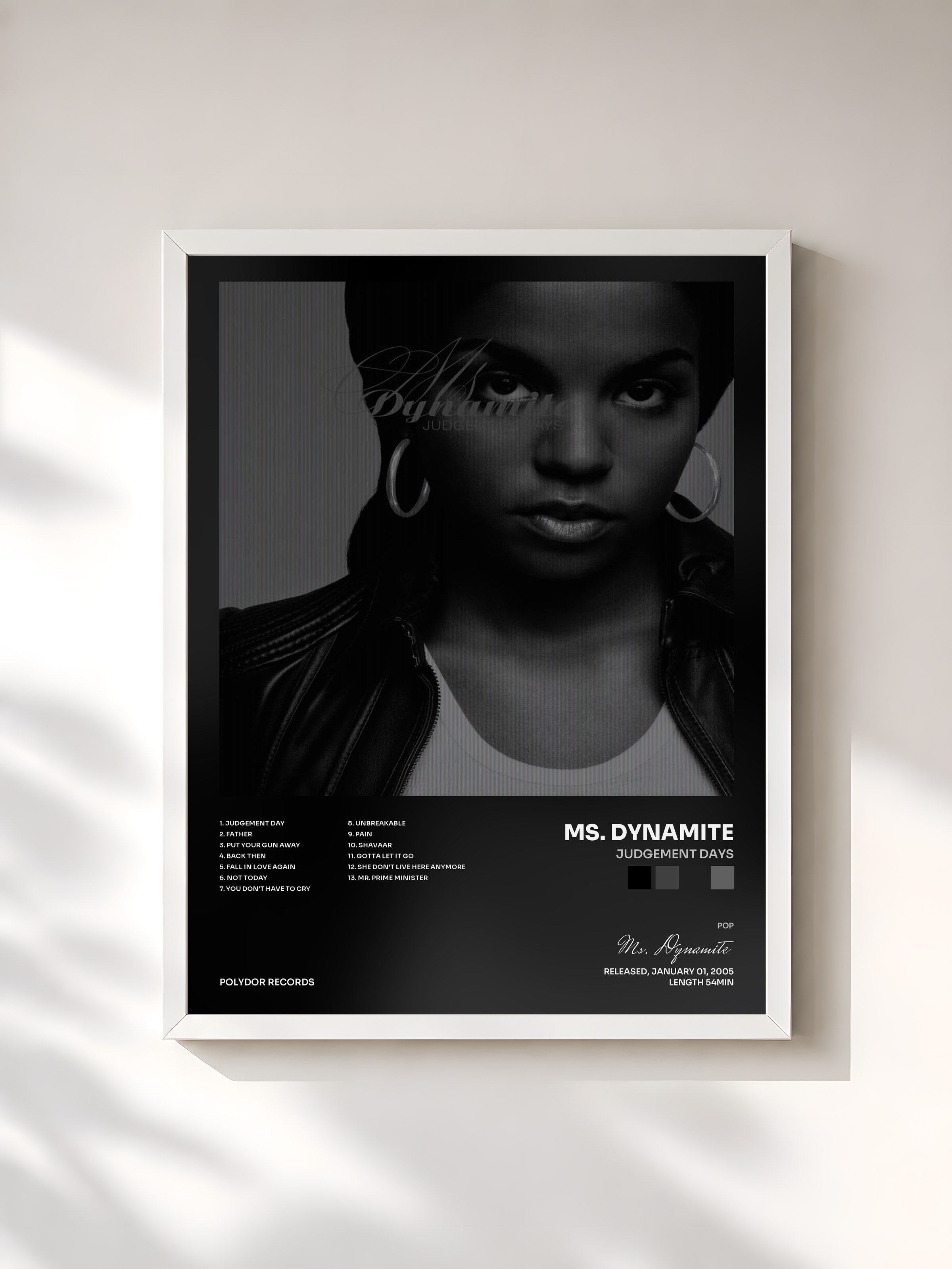 #blanc Tableau de l'album Judgement Days de Ms. Dynamite, cadre blanc, imprimé et encadré en France