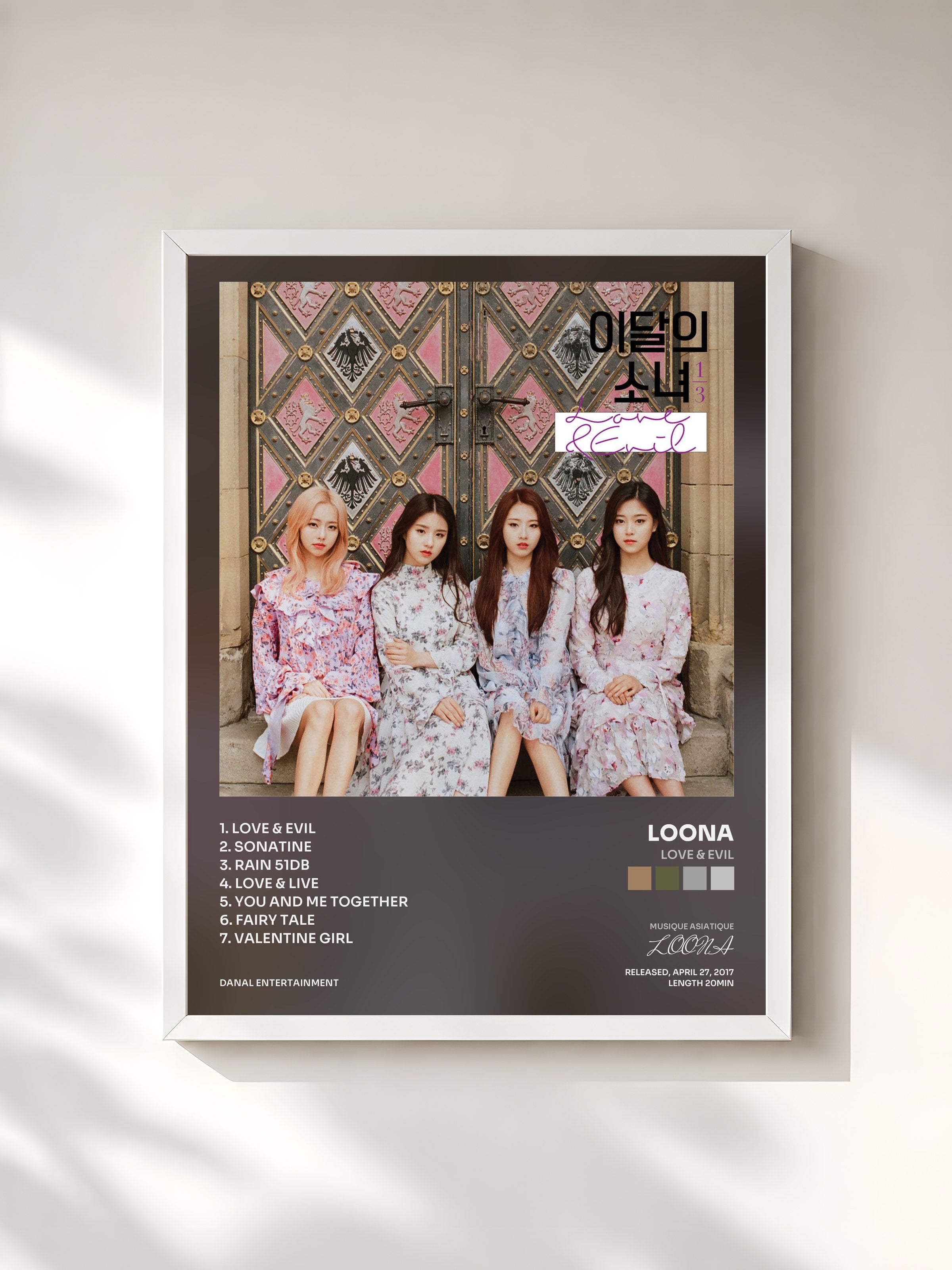 #blanc Tableau de l'album Love & Evil de LOONA, cadre blanc, imprimé et encadré en France
