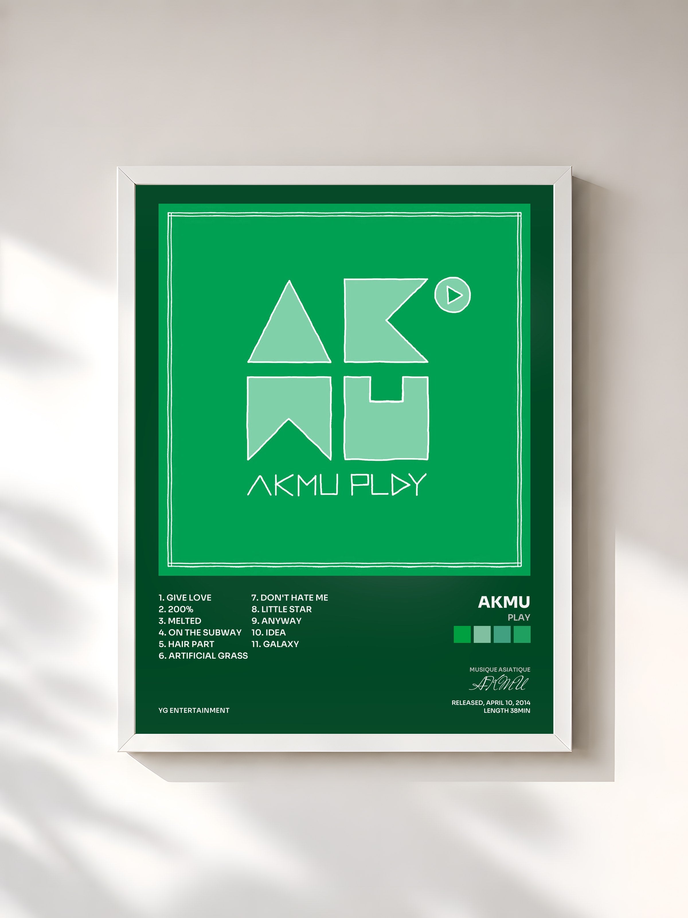 #blanc Tableau de l'album PLAY de AKMU, cadre blanc, imprimé et encadré en France