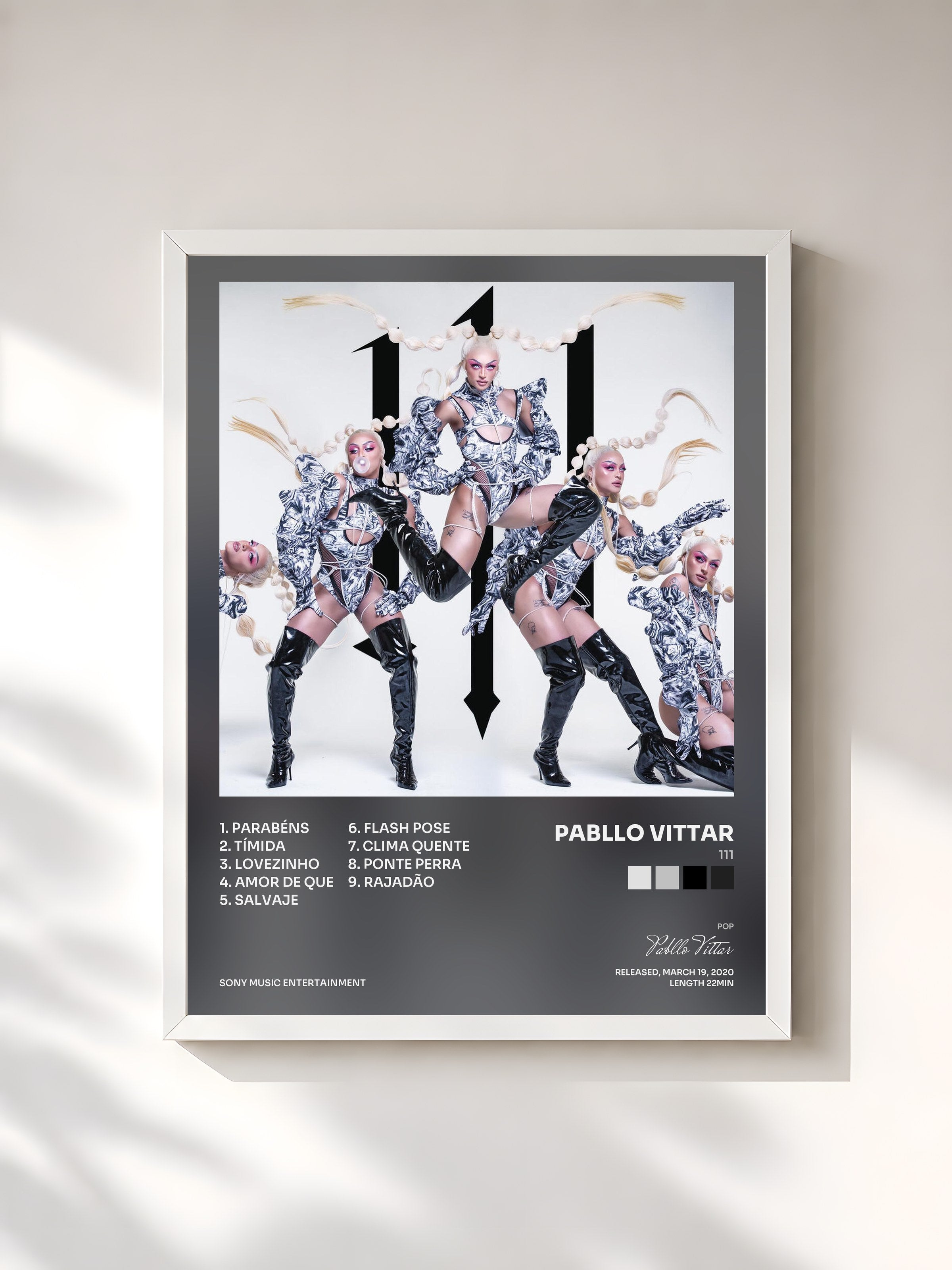 #blanc Tableau de l'album 111 de Pabllo Vittar, cadre blanc, imprimé et encadré en France
