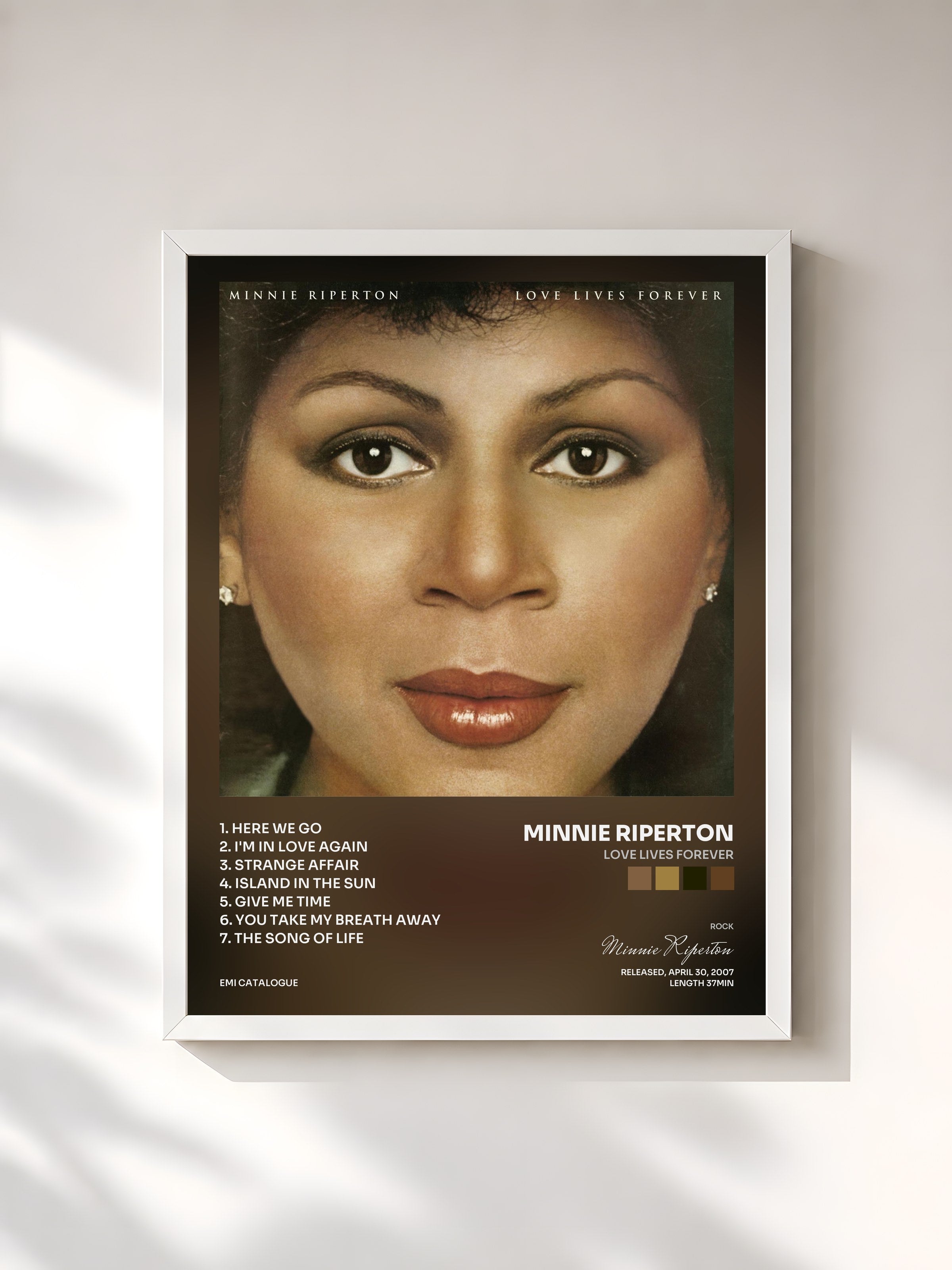 #blanc Tableau de l'album Love Lives Forever de Minnie Riperton, cadre blanc, imprimé et encadré en France
