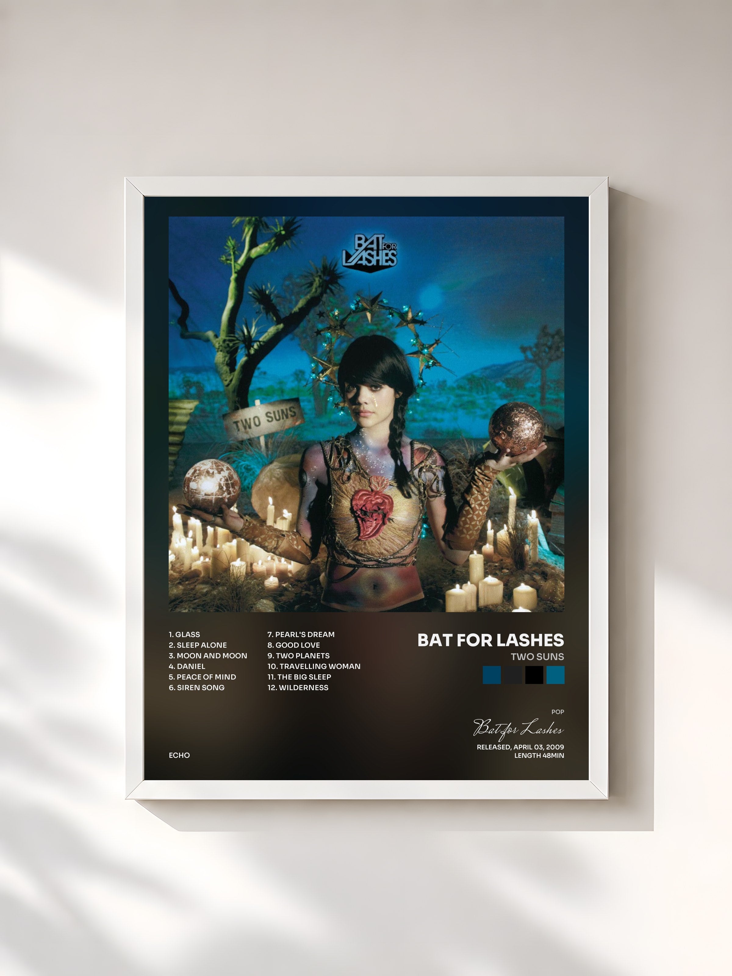 #blanc Tableau de l'album Two Suns de Bat for Lashes, cadre blanc, imprimé et encadré en France