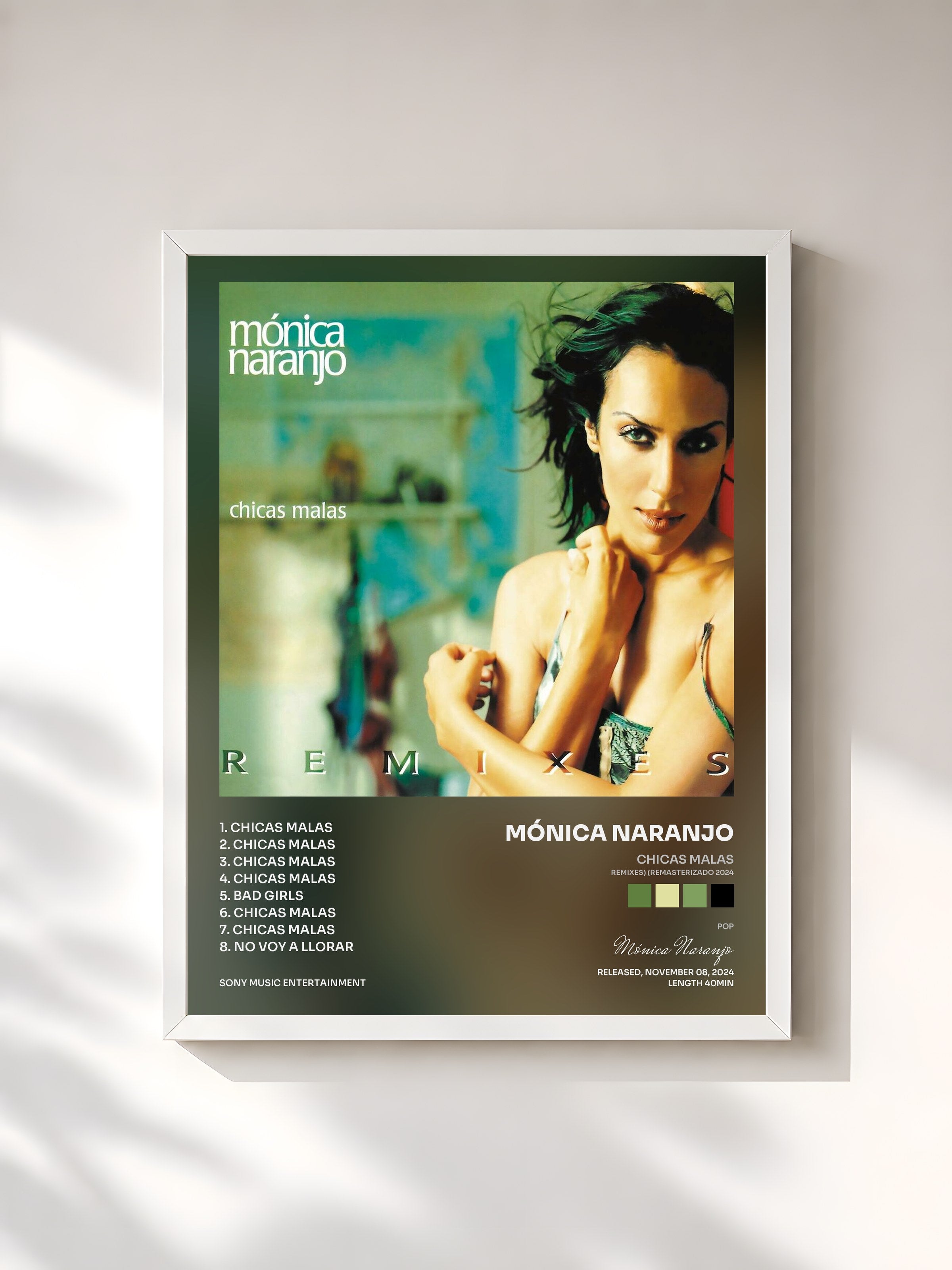 #blanc Tableau de l'album Chicas Malas (Remixes) (Remasterizado 2024) de Mónica Naranjo, cadre blanc, imprimé et encadré en France
