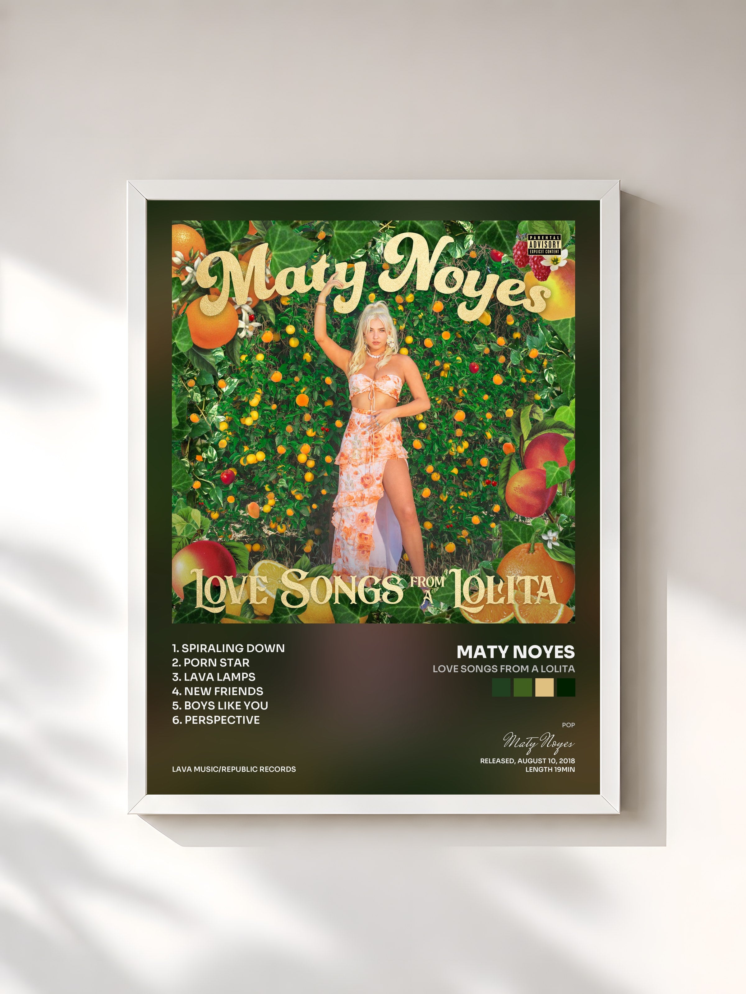 #blanc Tableau de l'album Love Songs From A Lolita de Maty Noyes, cadre blanc, imprimé et encadré en France