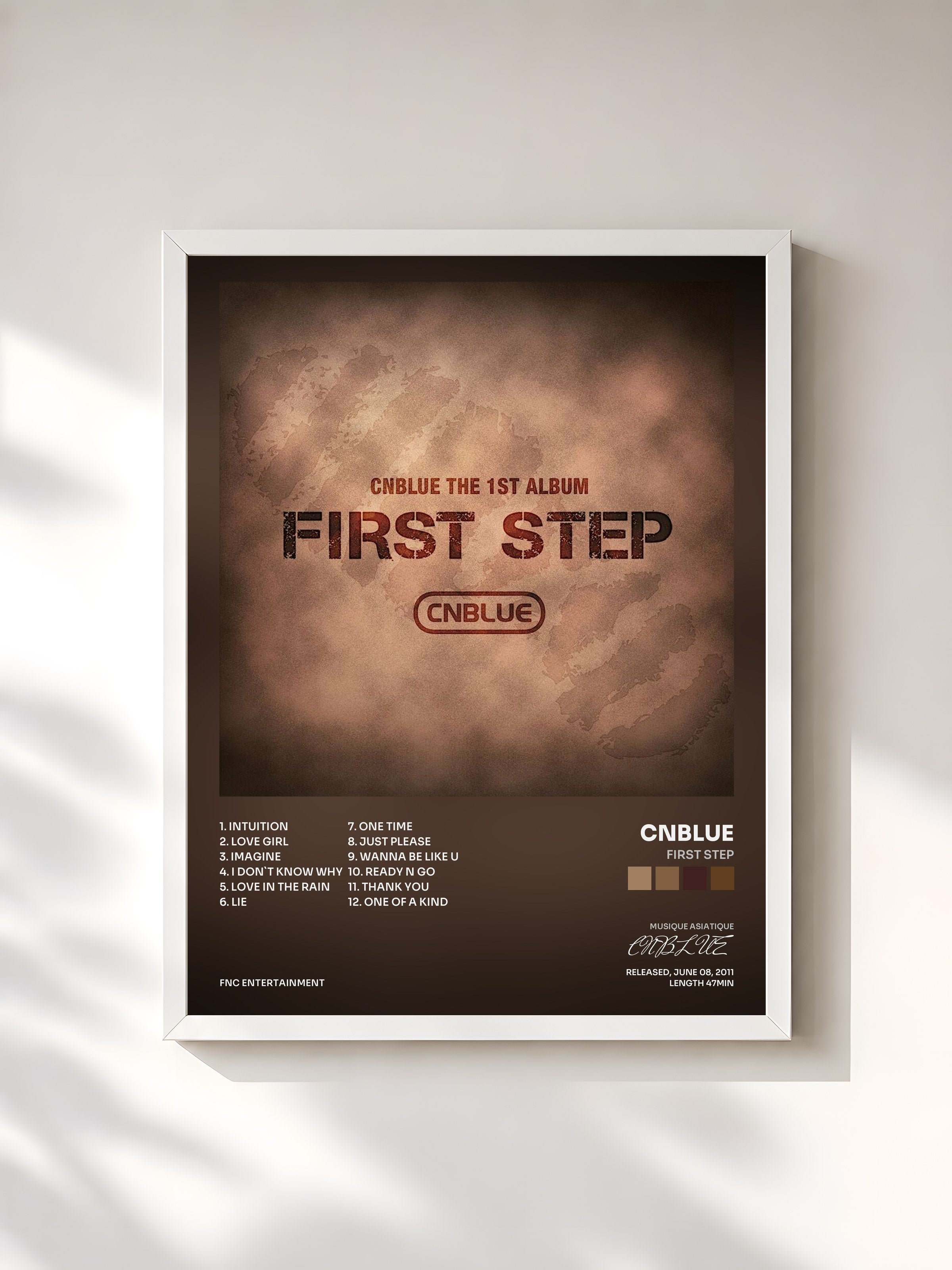 #blanc Tableau de l'album FIRST STEP de CNBLUE, cadre blanc, imprimé et encadré en France