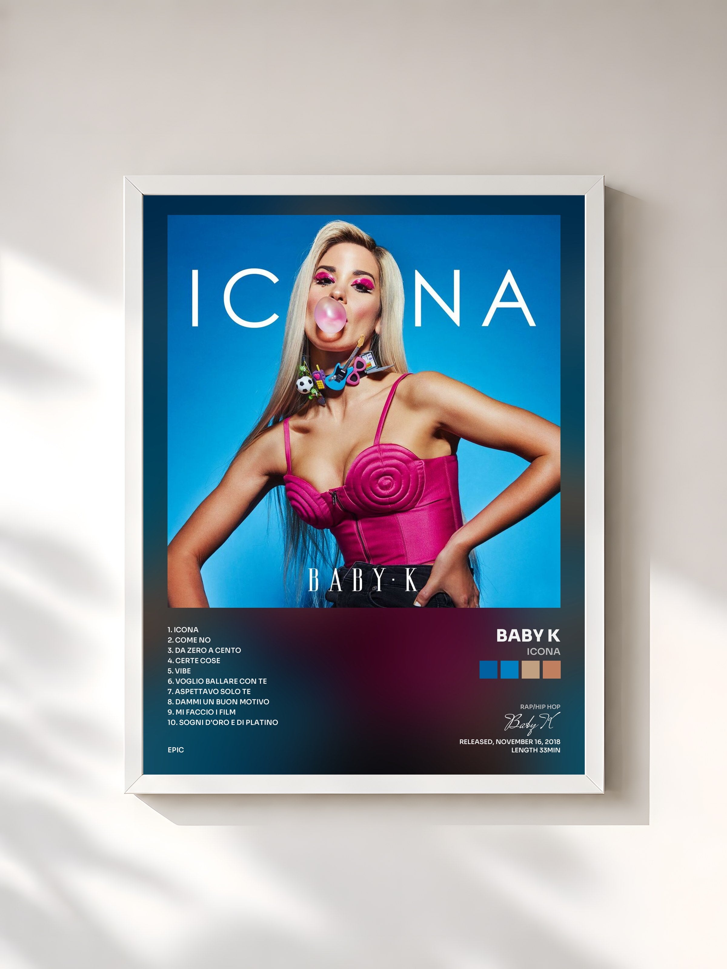 #blanc Tableau de l'album Icona de Baby K, cadre blanc, imprimé et encadré en France