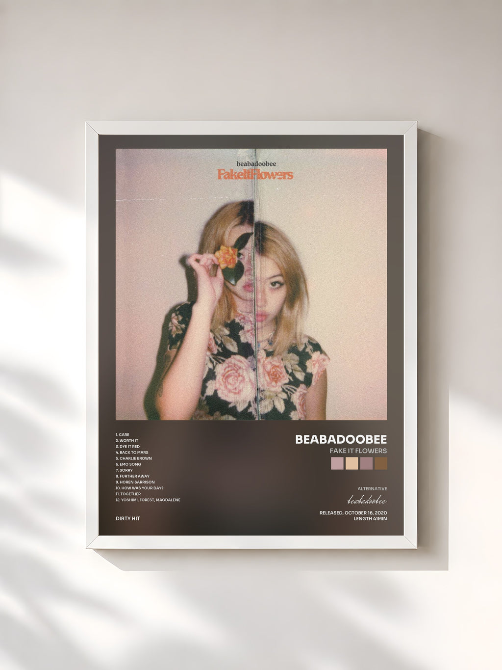 #blanc Tableau de l'album Fake It Flowers de beabadoobee, cadre blanc, imprimé et encadré en France