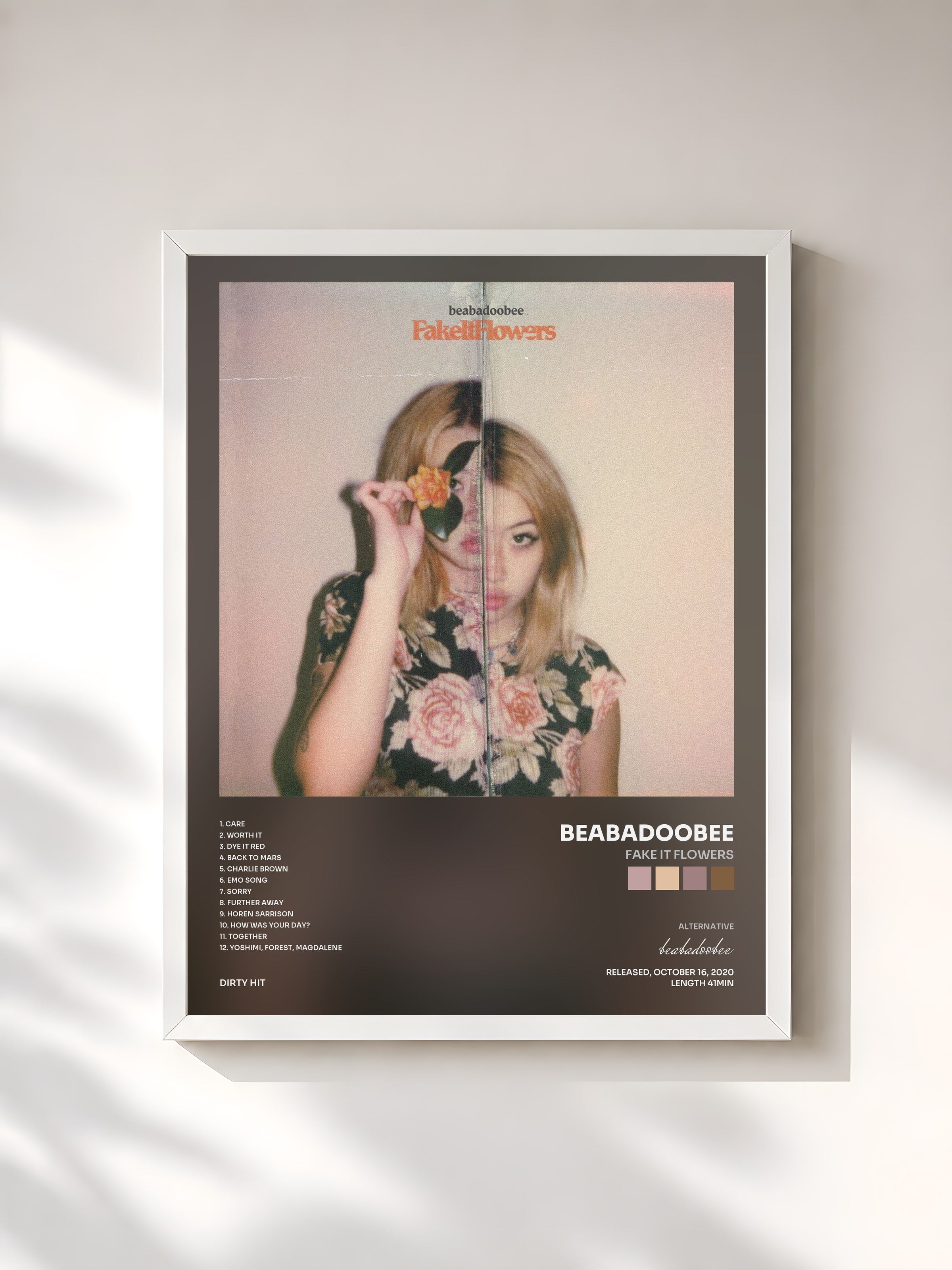 #blanc Tableau de l'album Fake It Flowers de beabadoobee, cadre blanc, imprimé et encadré en France