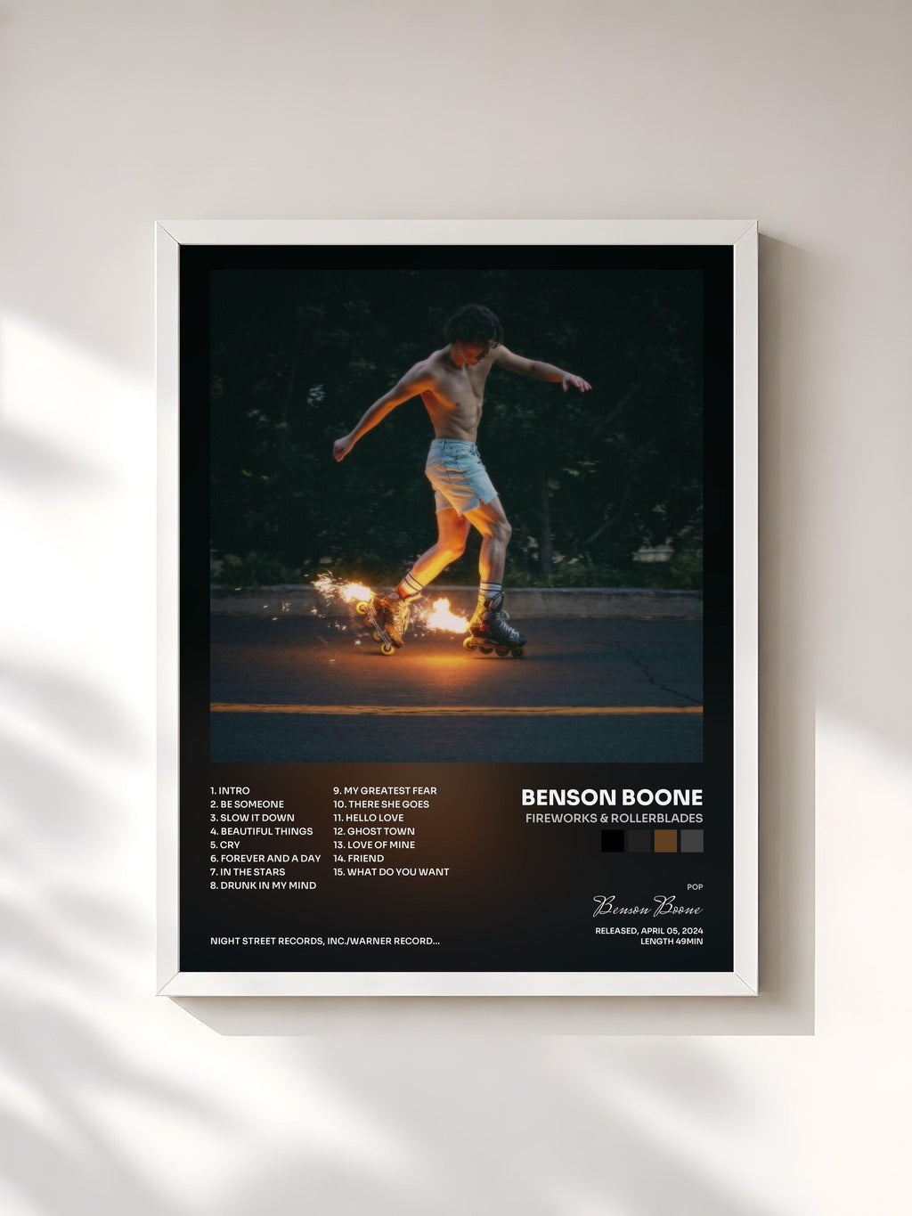 #blanc Fireworks & Rollerblades von Benson Boone als gerahmter Kunstdruck, weißer Rahmen, gedruckt und gerahmt in Frankreich