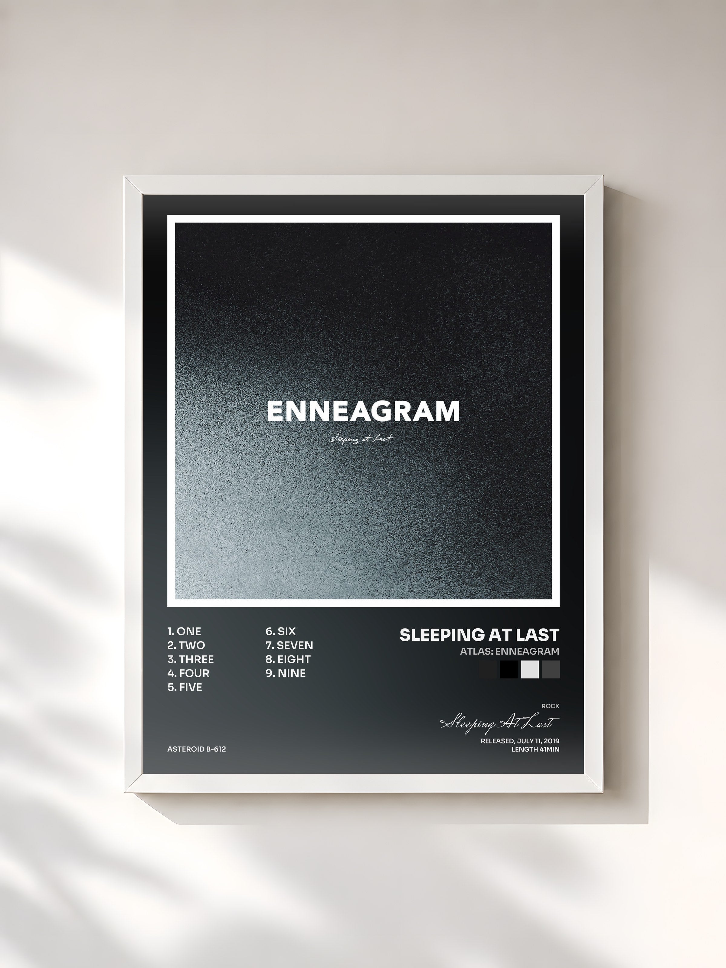 #blanc Tableau de l'album Atlas: Enneagram de Sleeping At Last, cadre blanc, imprimé et encadré en France