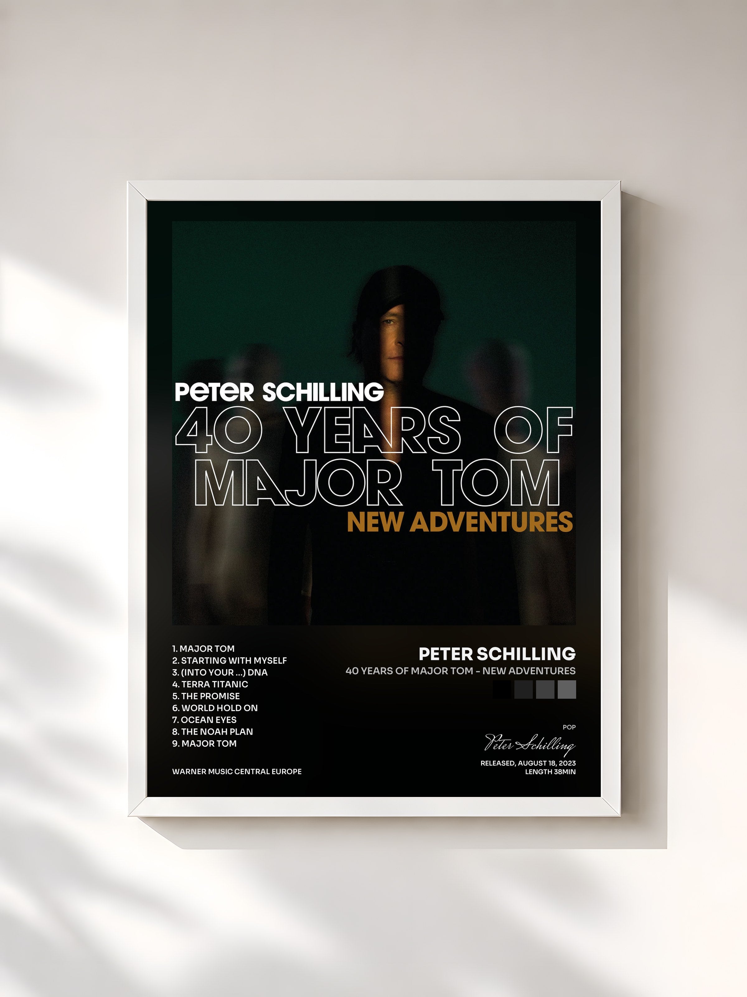#blanc Tableau de l'album 40 Years of Major Tom - New Adventures de Peter Schilling, cadre blanc, imprimé et encadré en France