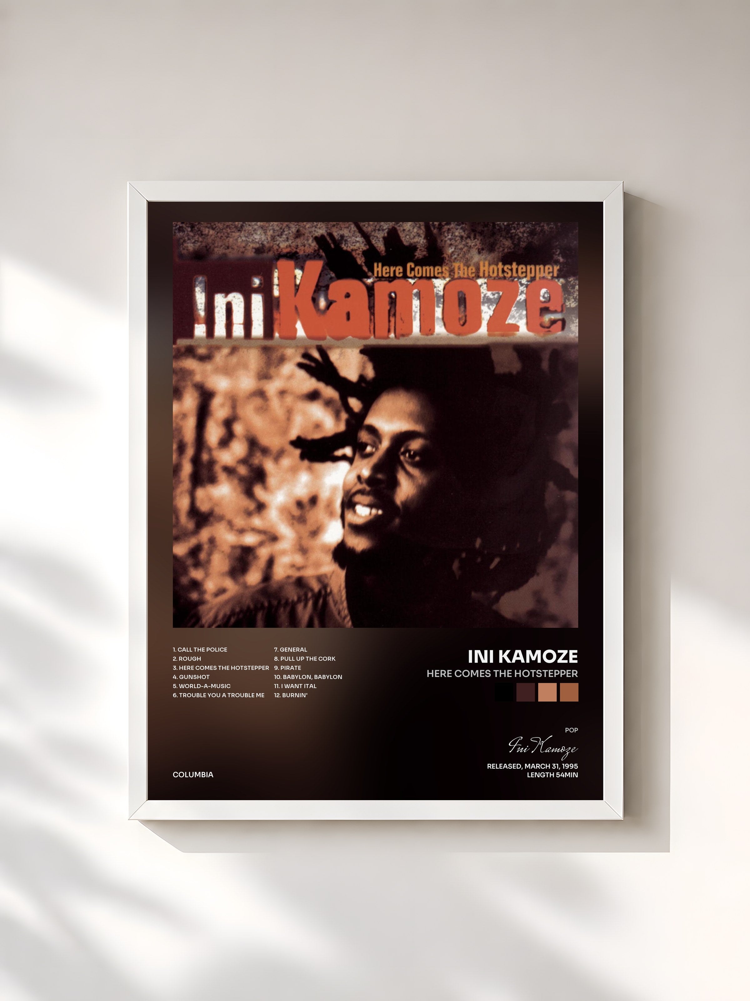 #blanc Tableau de l'album Here Comes The Hotstepper de Ini Kamoze, cadre blanc, imprimé et encadré en France