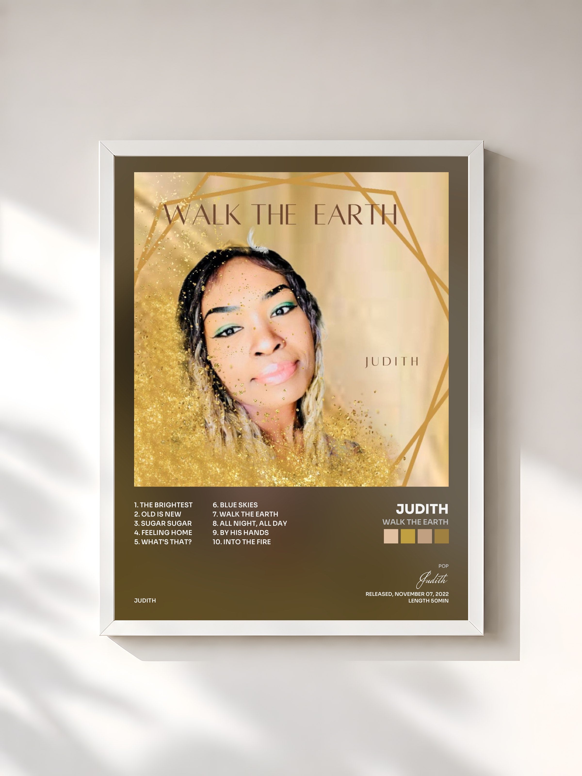 #blanc Tableau de l'album Walk The Earth de Judith, cadre blanc, imprimé et encadré en France