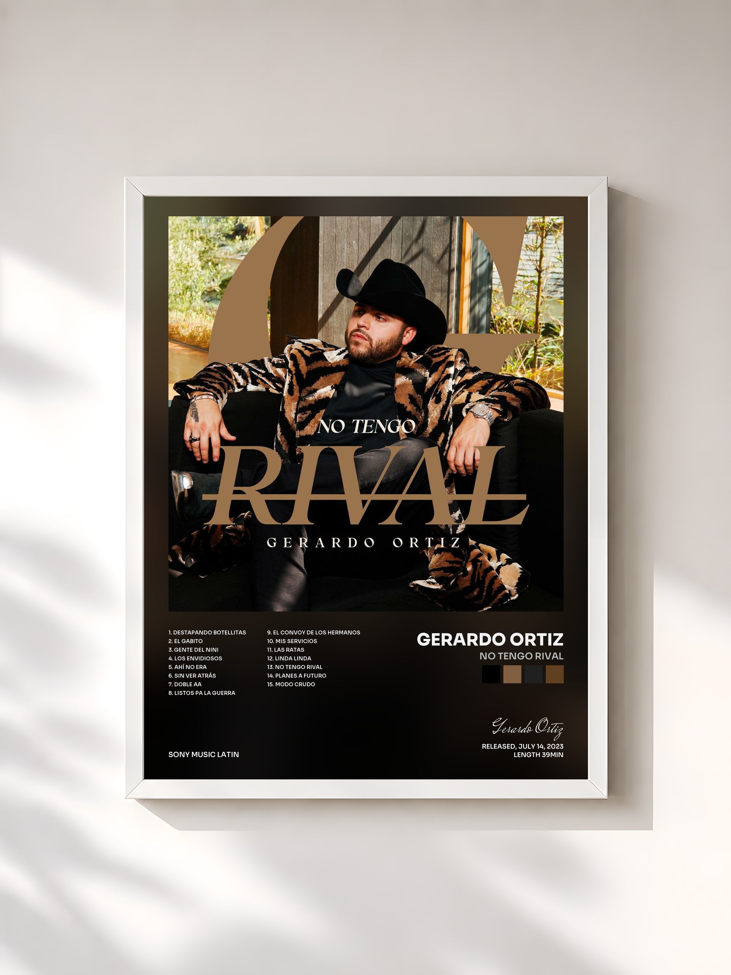 #blanc Tableau de l'album No Tengo Rival de Gerardo Ortiz, cadre blanc, imprimé et encadré en France