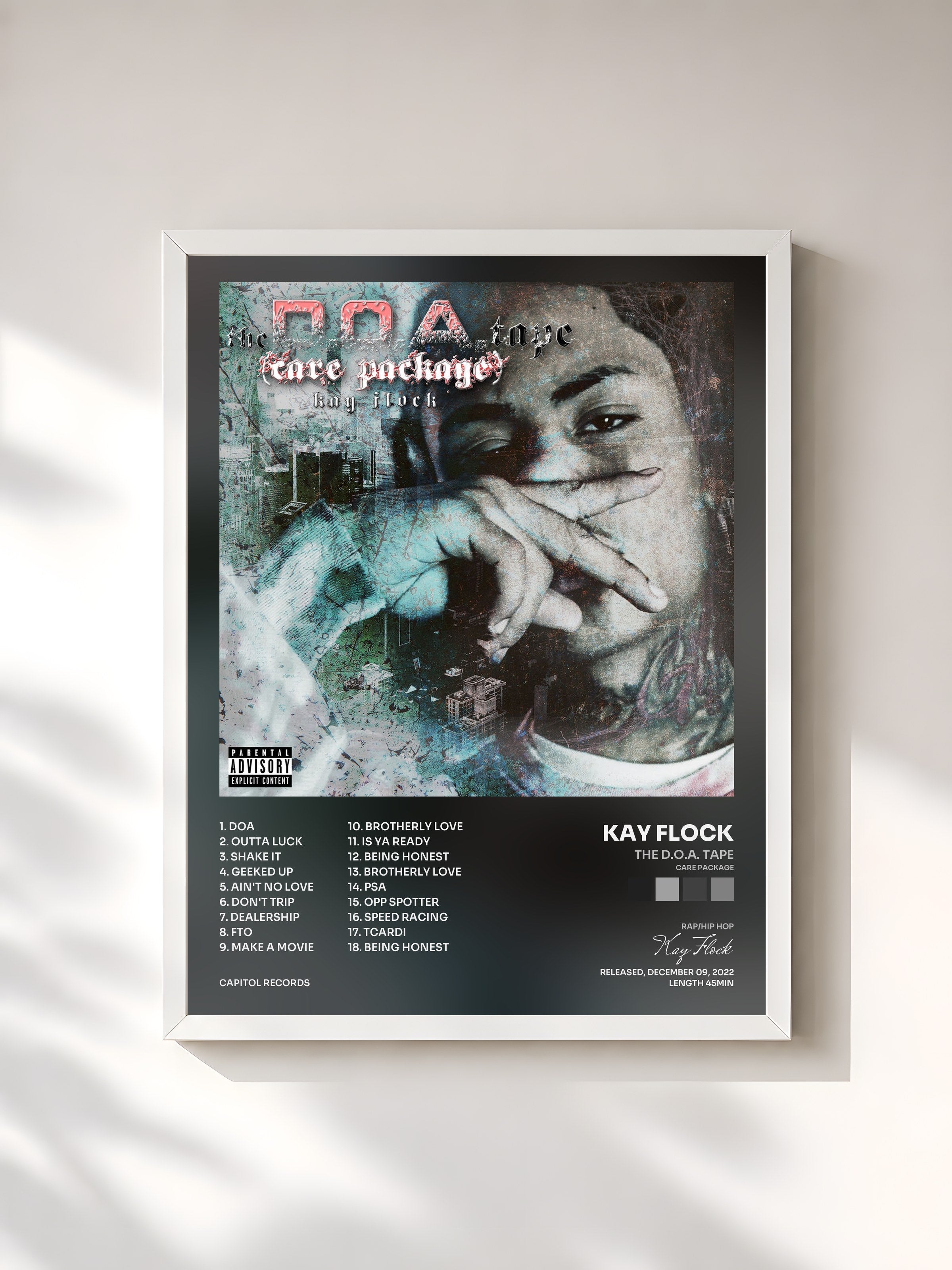 #blanc Tableau de l'album The D.O.A. Tape (Care Package) de Kay Flock, cadre blanc, imprimé et encadré en France