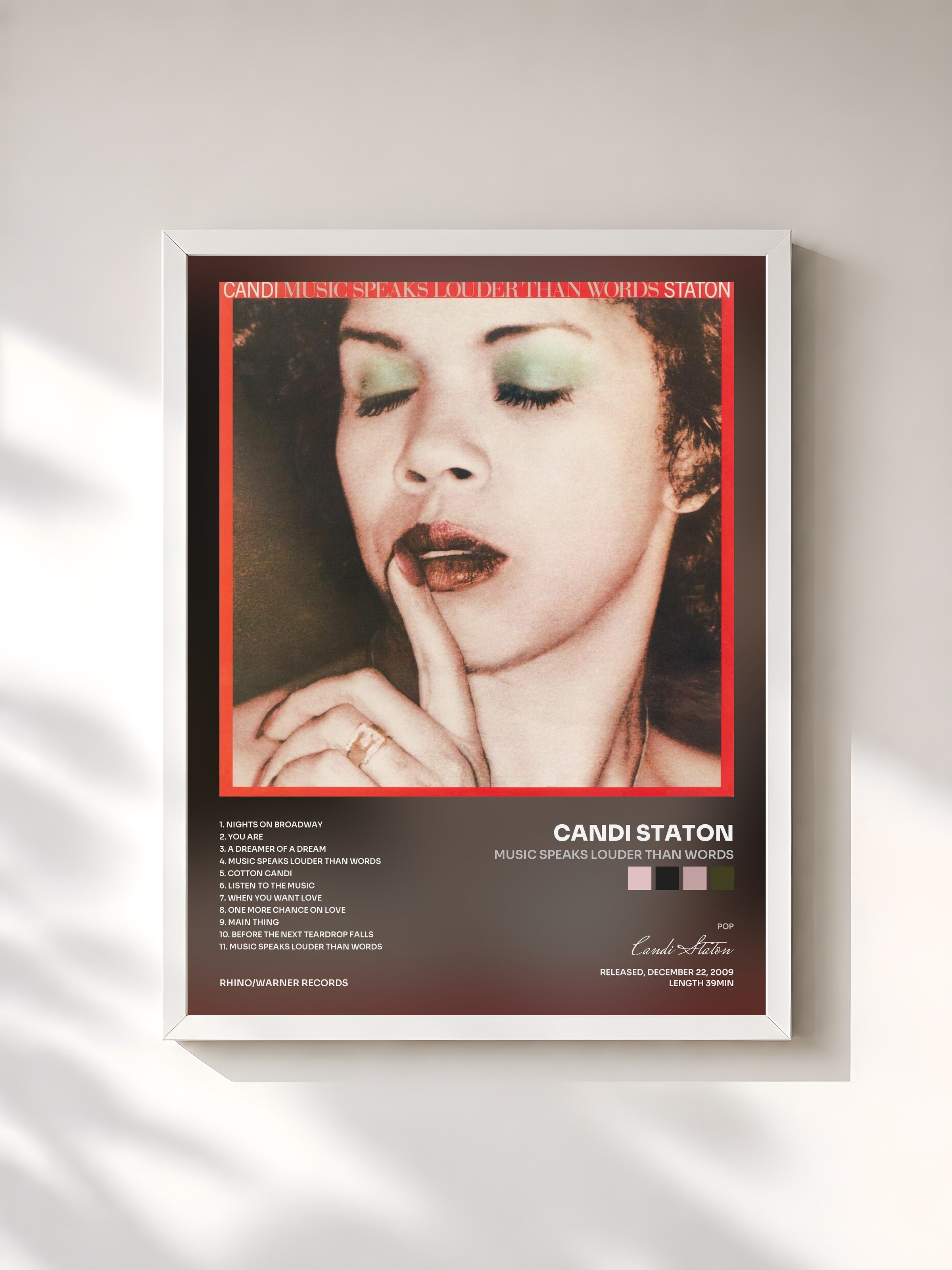 #blanc Tableau de l'album Music Speaks Louder Than Words de Candi Staton, cadre blanc, imprimé et encadré en France