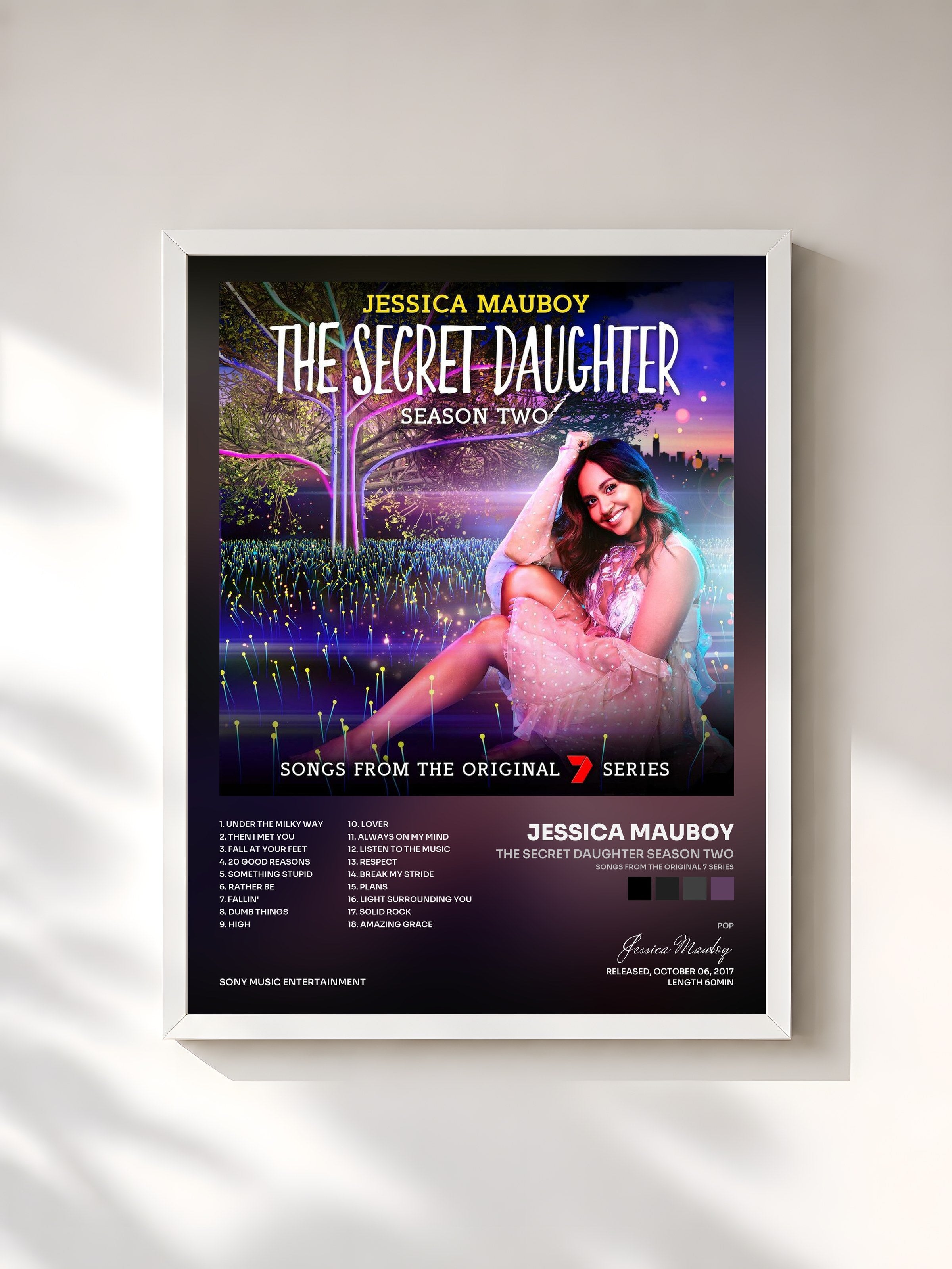 #blanc Tableau de l'album The Secret Daughter Season Two (Songs from the Original 7 Series) de Jessica Mauboy, cadre blanc, imprimé et encadré en France
