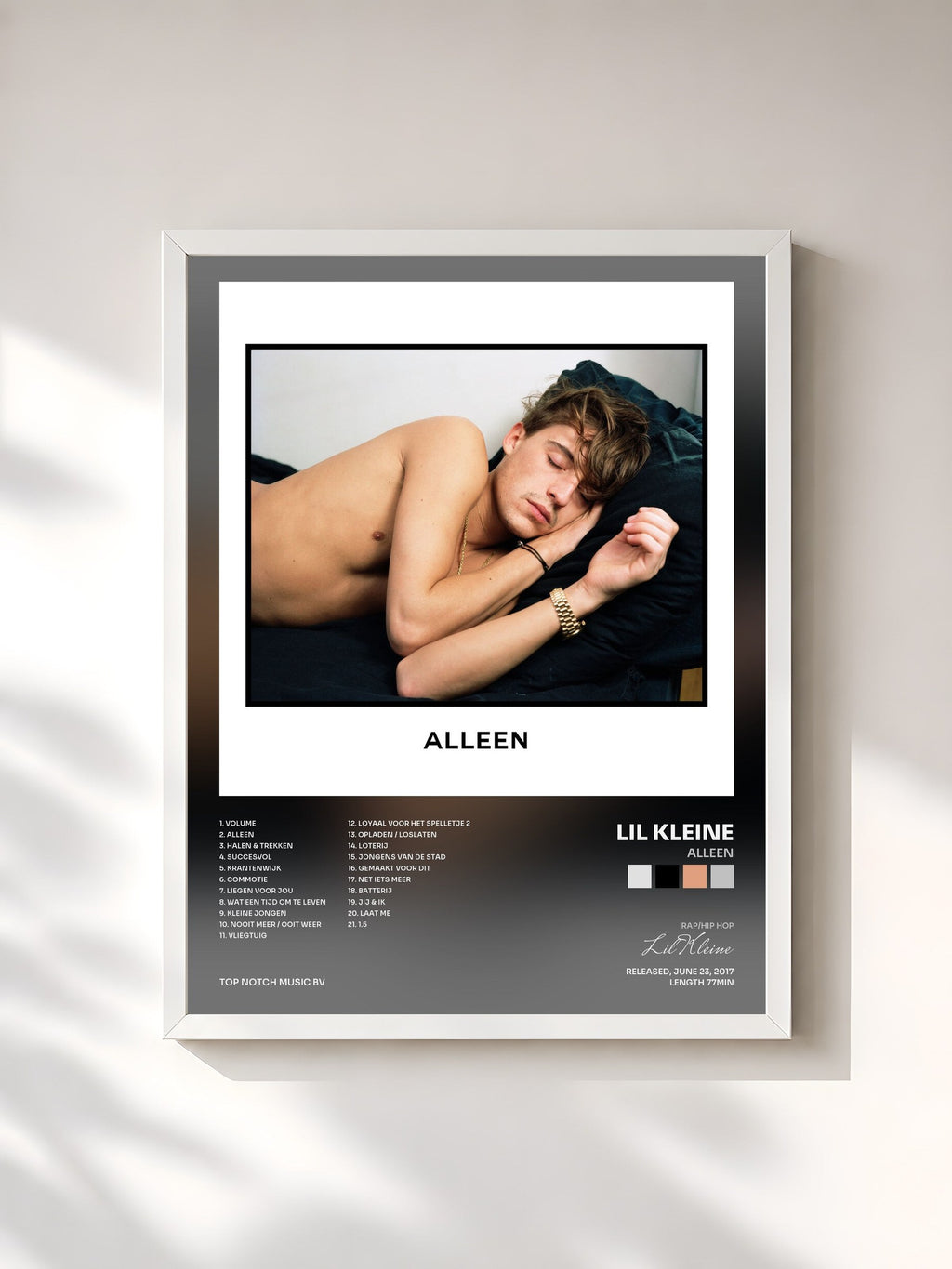 #blanc Alleen von Lil Kleine als gerahmter Kunstdruck, weißer Rahmen, gedruckt und gerahmt in Frankreich