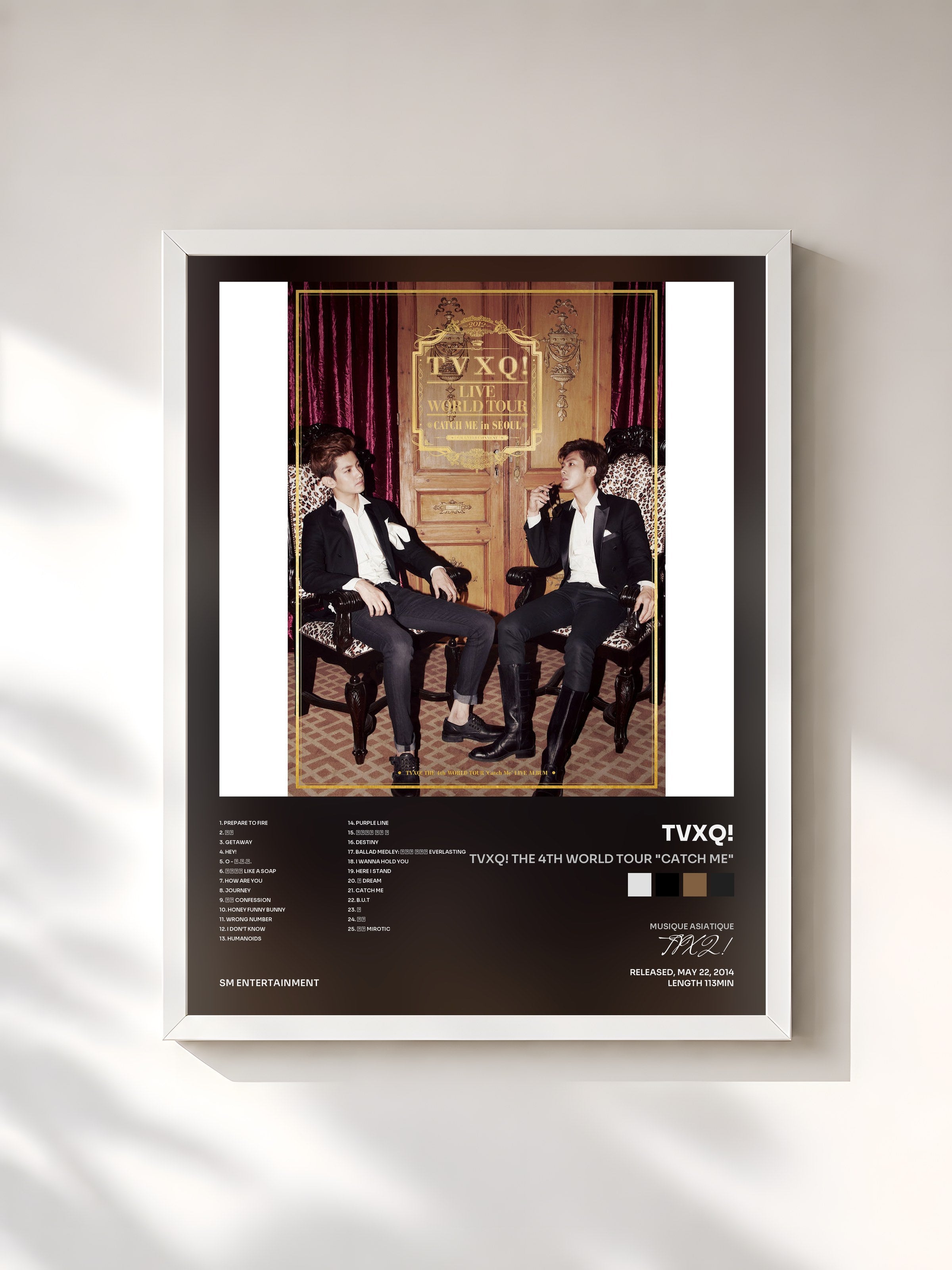 #blanc Tableau de l'album TVXQ! The 4th World Tour "Catch Me" de TVXQ!, cadre blanc, imprimé et encadré en France