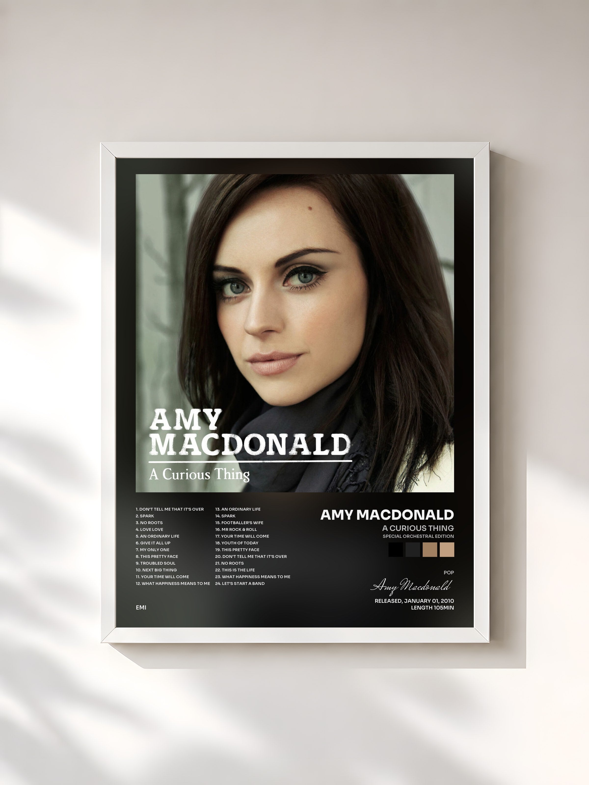 #blanc Tableau de l'album A Curious Thing (Special Orchestral Edition) de Amy Macdonald, cadre blanc, imprimé et encadré en France