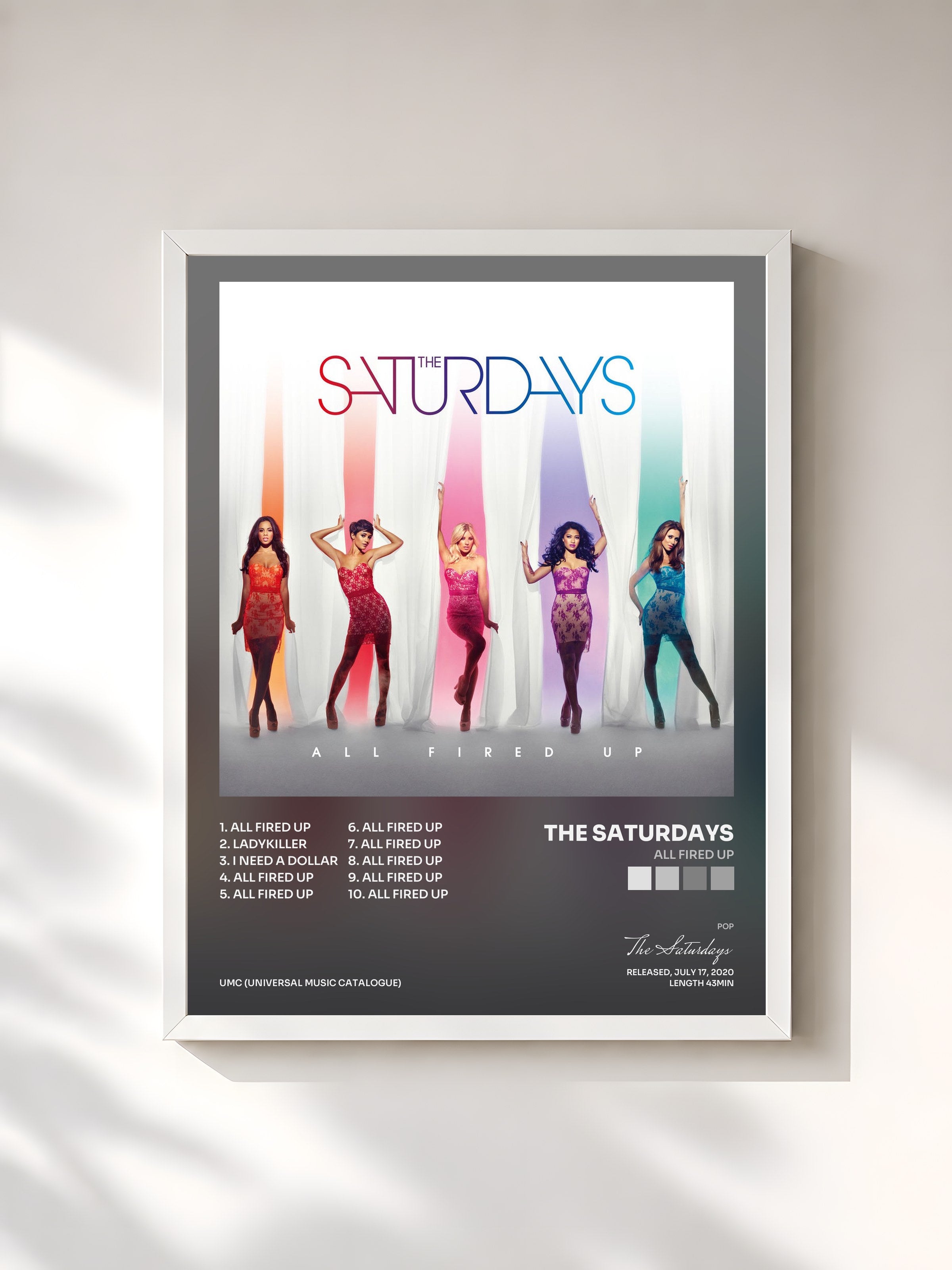 #blanc Tableau de l'album All Fired Up de The Saturdays, cadre blanc, imprimé et encadré en France