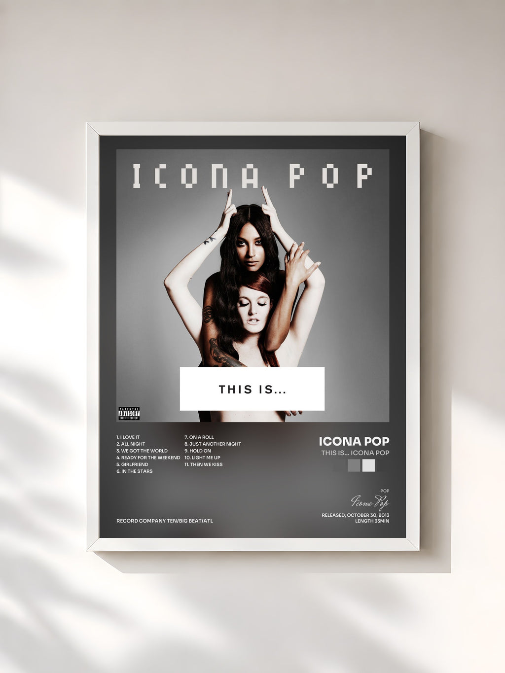 #blanc Tableau de l'album THIS IS... ICONA POP de Icona Pop, cadre blanc, imprimé et encadré en France
