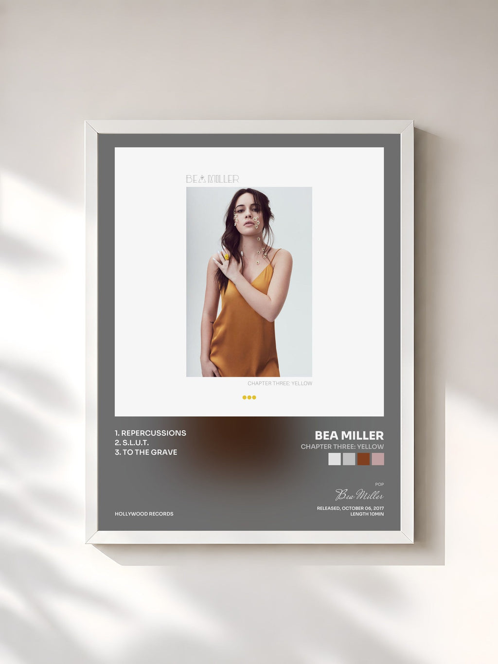 #blanc Tableau de l'album chapter three: yellow de Bea Miller, cadre blanc, imprimé et encadré en France