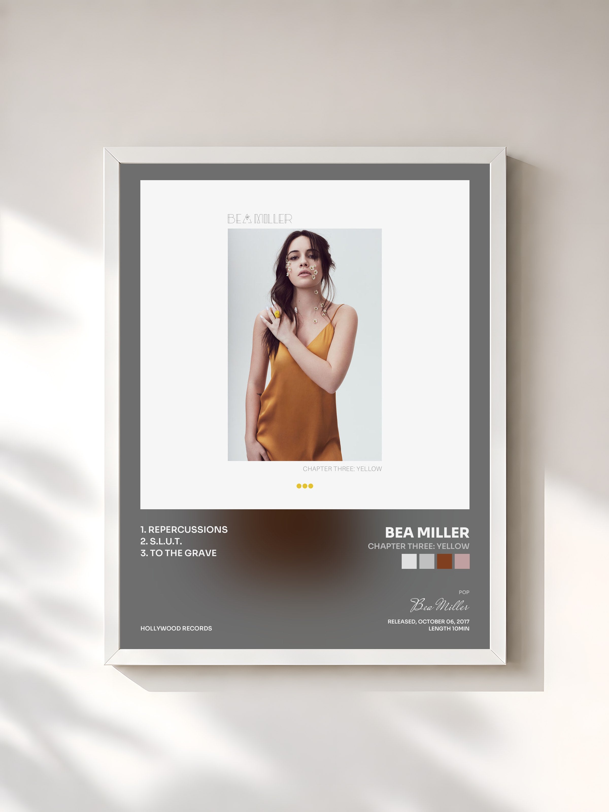 #blanc Tableau de l'album chapter three: yellow de Bea Miller, cadre blanc, imprimé et encadré en France