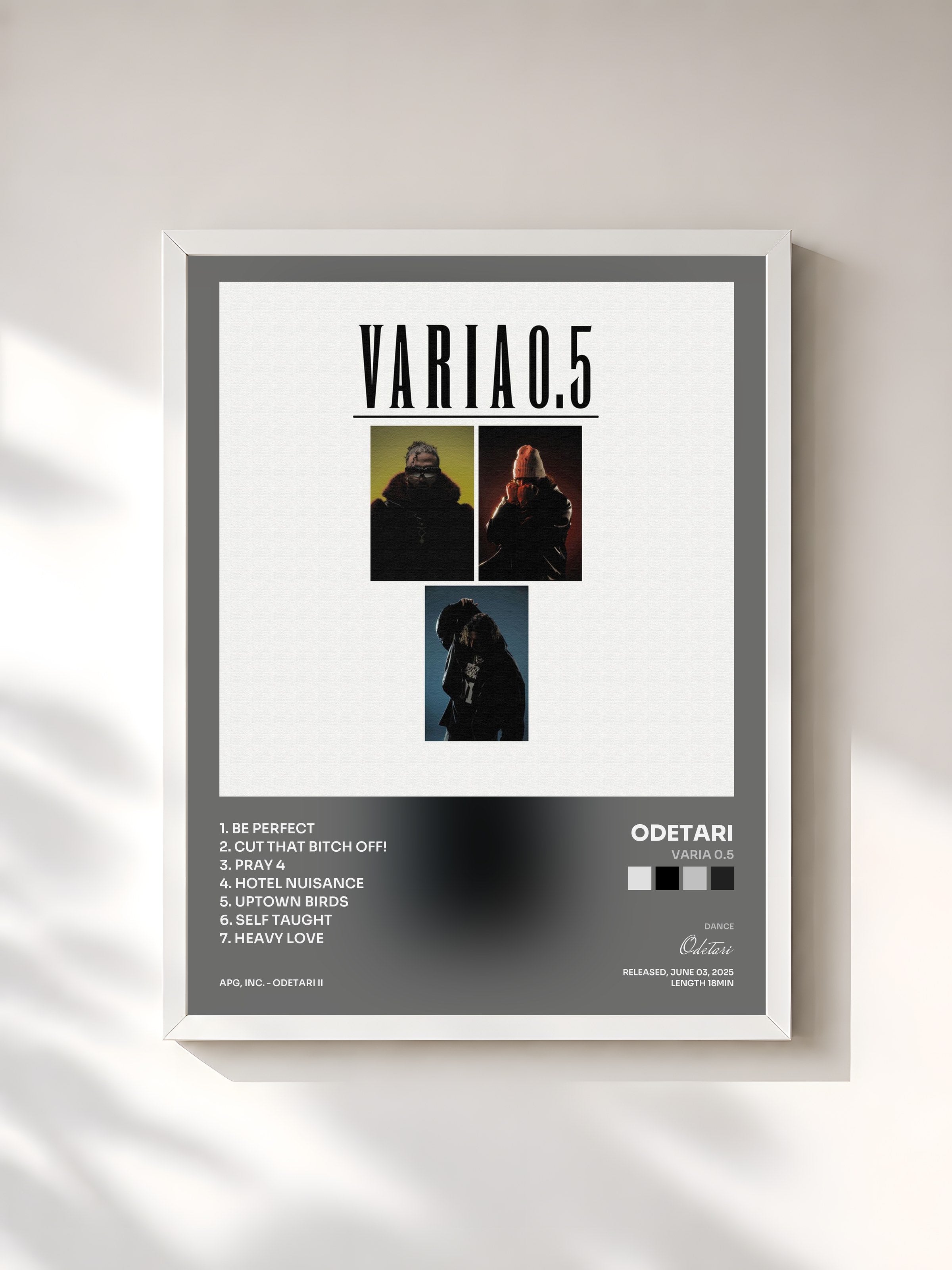 #blanc Tableau de l'album VARIA 0.5 de Odetari, cadre blanc, imprimé et encadré en France