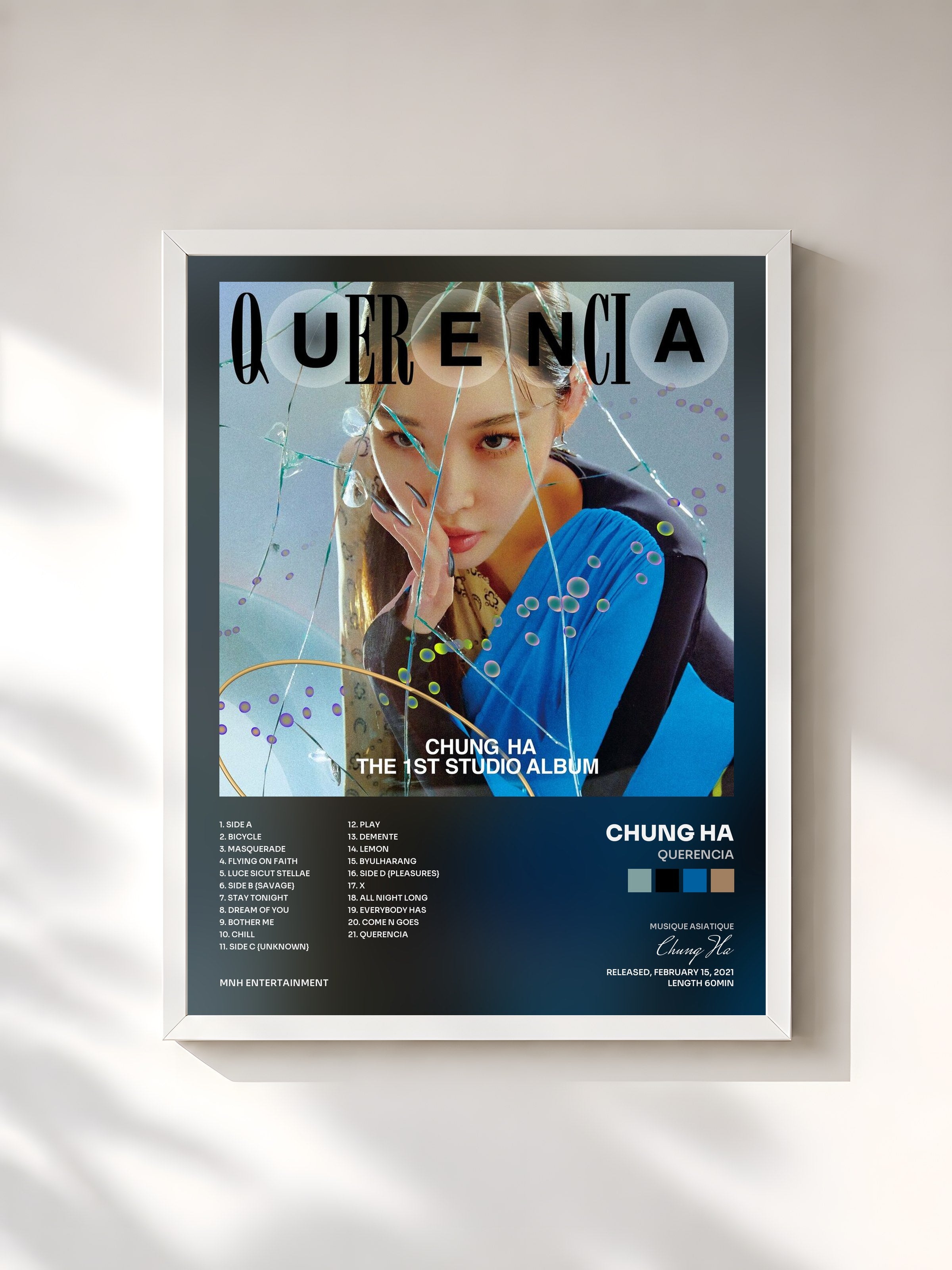 #blanc Tableau de l'album Querencia de Chung Ha, cadre blanc, imprimé et encadré en France