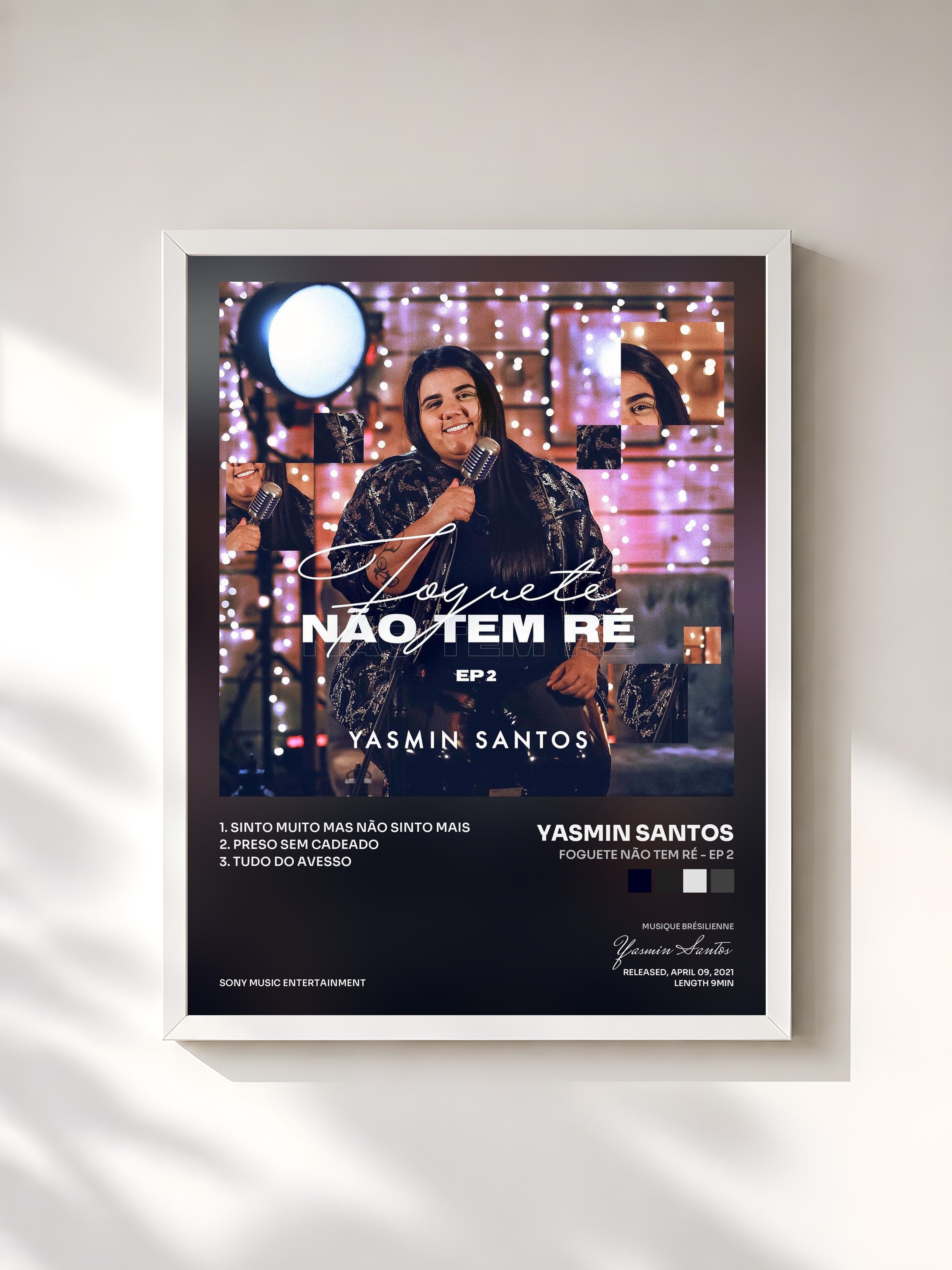 #blanc Tableau de l'album Foguete Não Tem Ré - EP 2 de Yasmin Santos, cadre blanc, imprimé et encadré en France