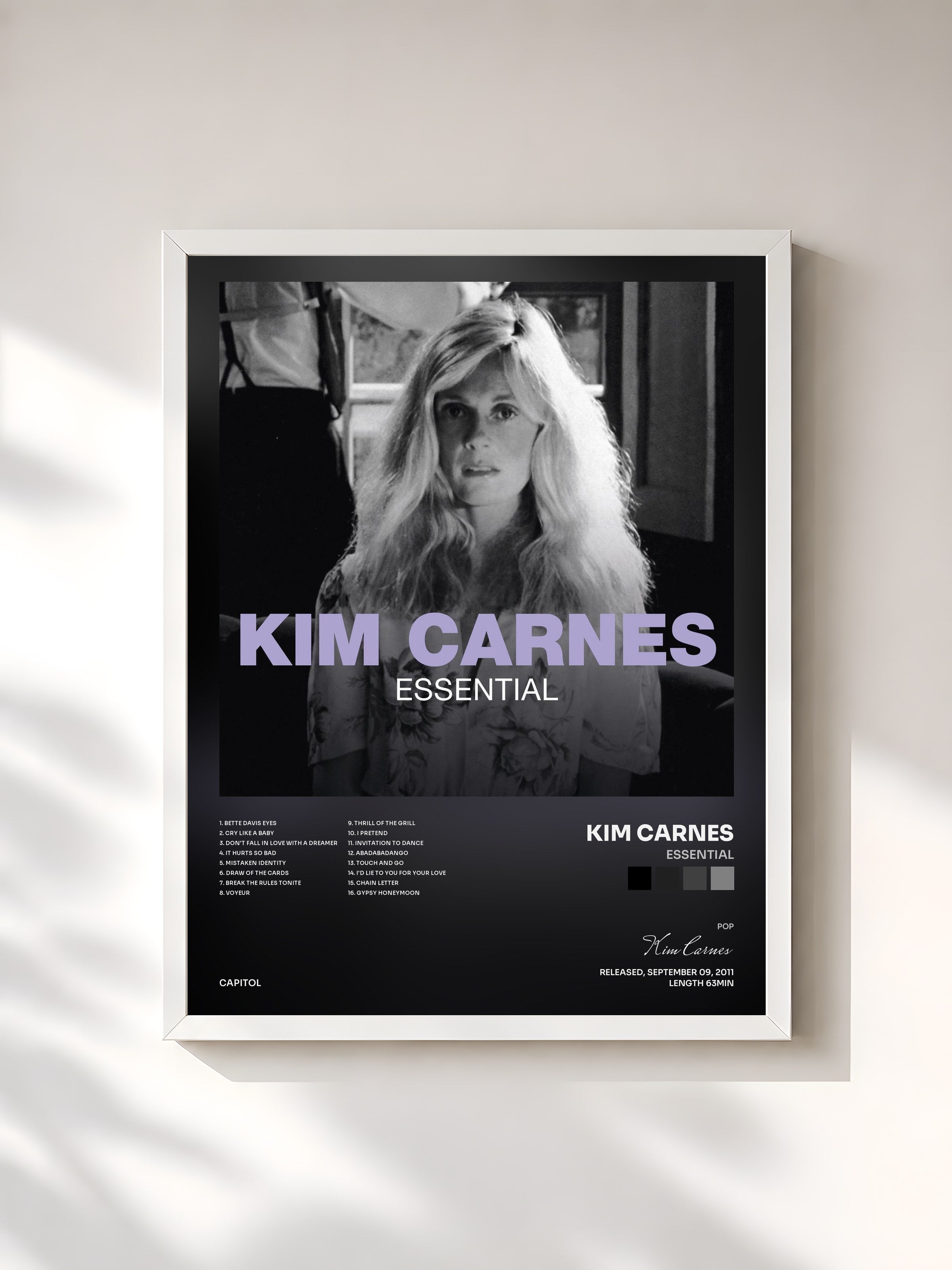 #blanc Tableau de l'album Essential de Kim Carnes, cadre blanc, imprimé et encadré en France