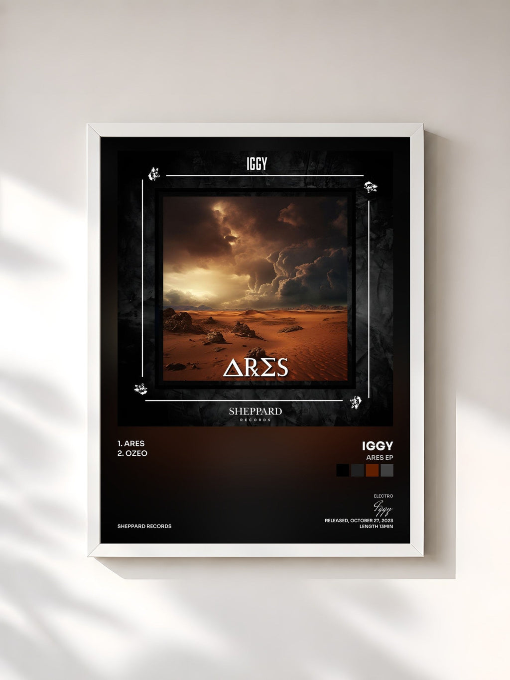 #blanc Ares EP von Iggy als gerahmter Kunstdruck, weißer Rahmen, gedruckt und gerahmt in Frankreich