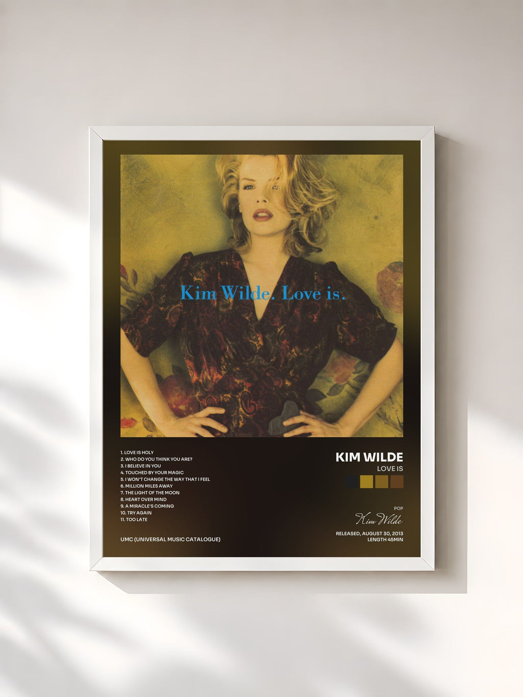 #blanc Love Is de Kim Wilde en lámina enmarcada, marco blanco, impresa y enmarcada en Francia