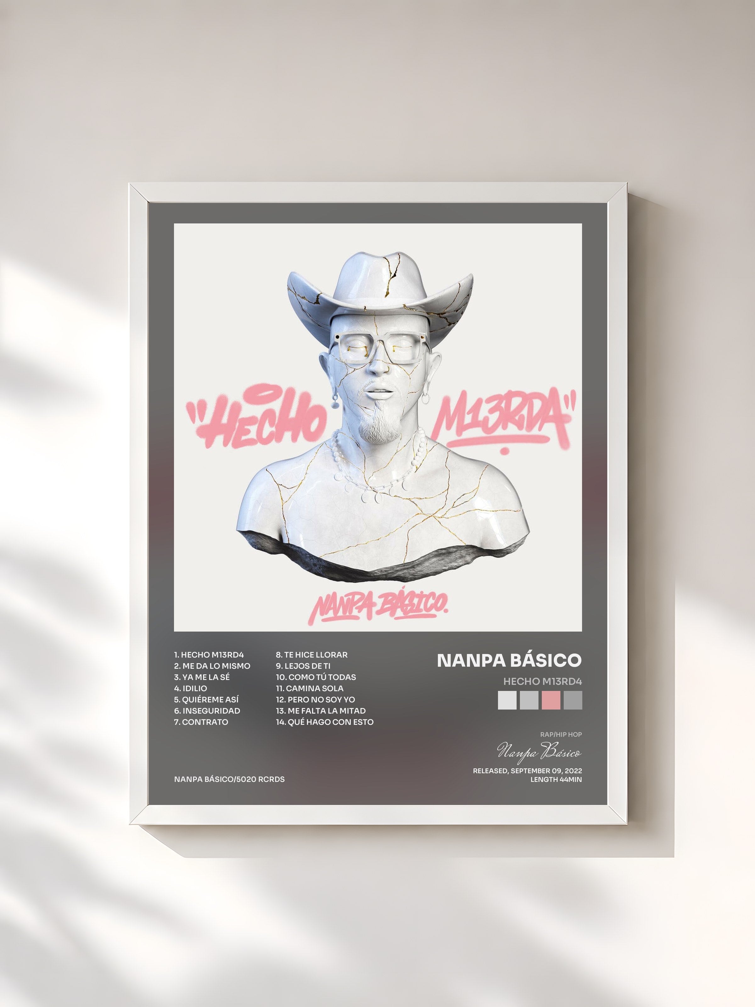 #blanc Tableau de l'album HECHO M13RD4 de Nanpa Básico, cadre blanc, imprimé et encadré en France