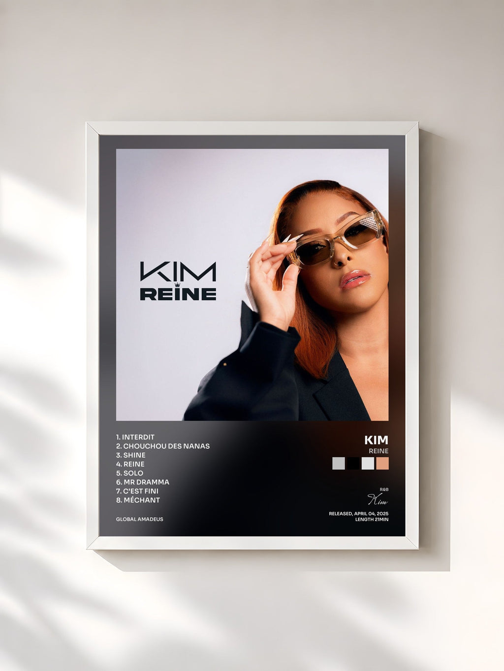 #blanc Tableau de l'album Reine de Kim, cadre blanc, imprimé et encadré en France