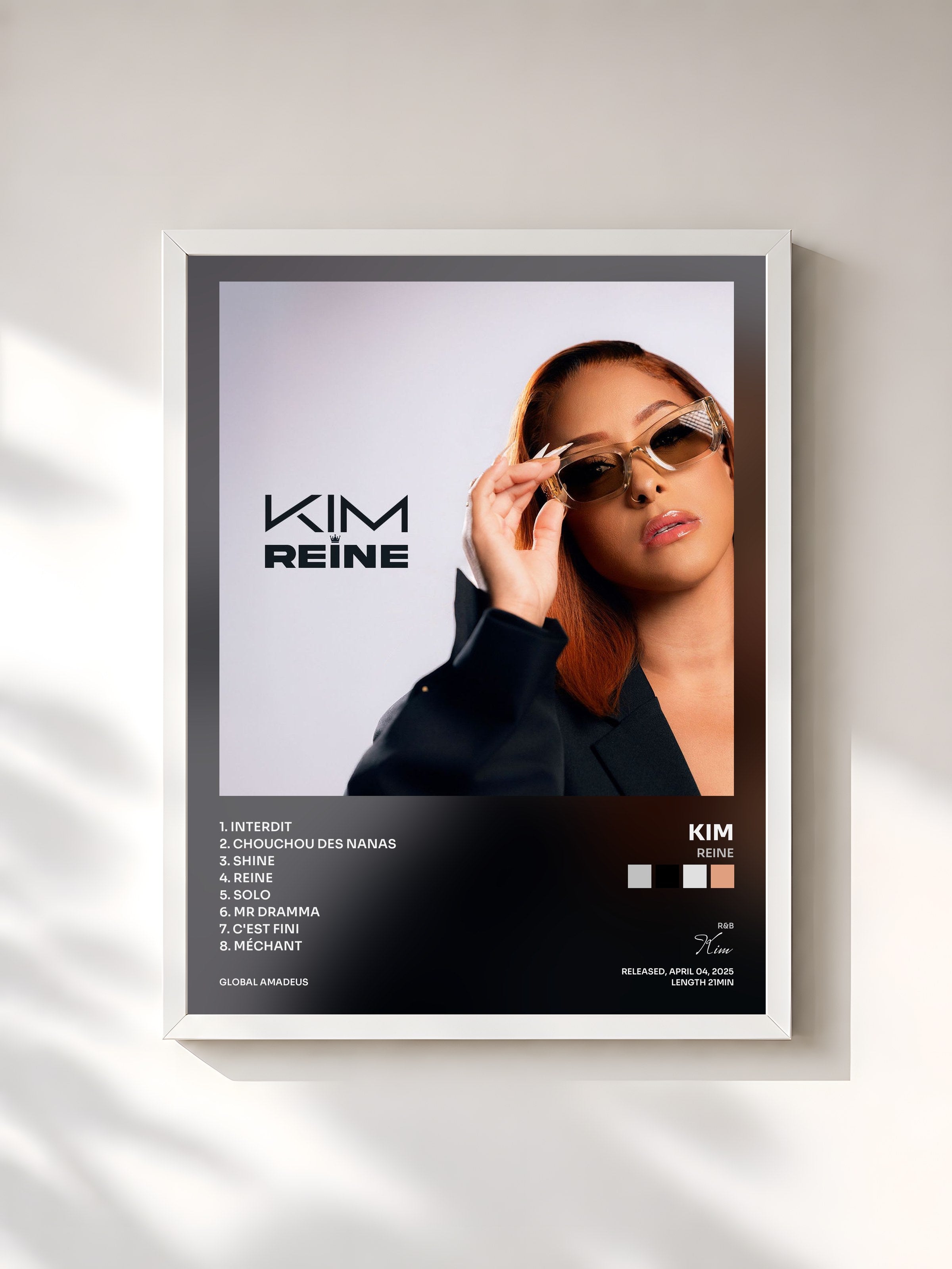 #blanc Tableau de l'album Reine de Kim, cadre blanc, imprimé et encadré en France