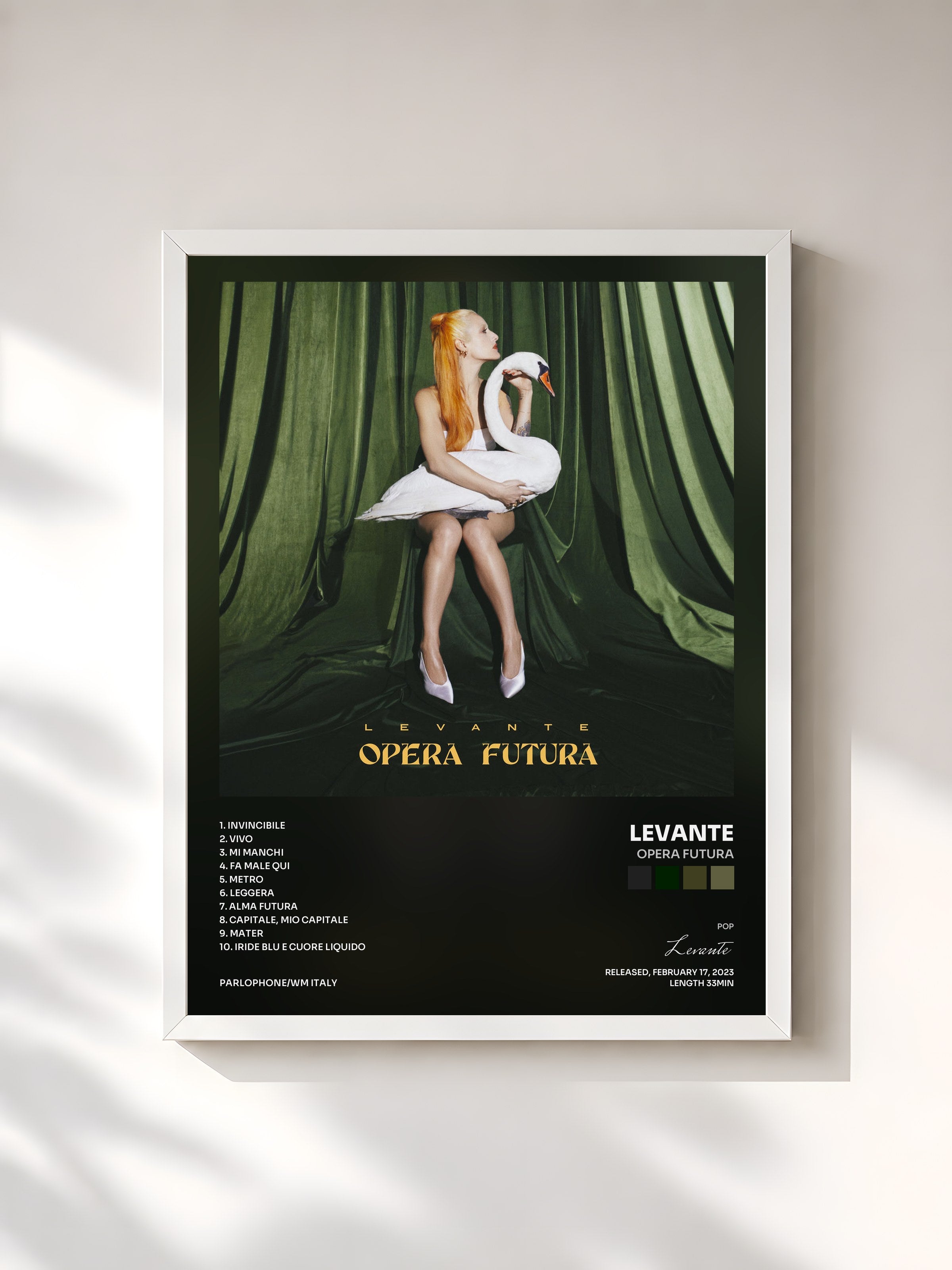 #blanc Tableau de l'album Opera Futura de Levante, cadre blanc, imprimé et encadré en France