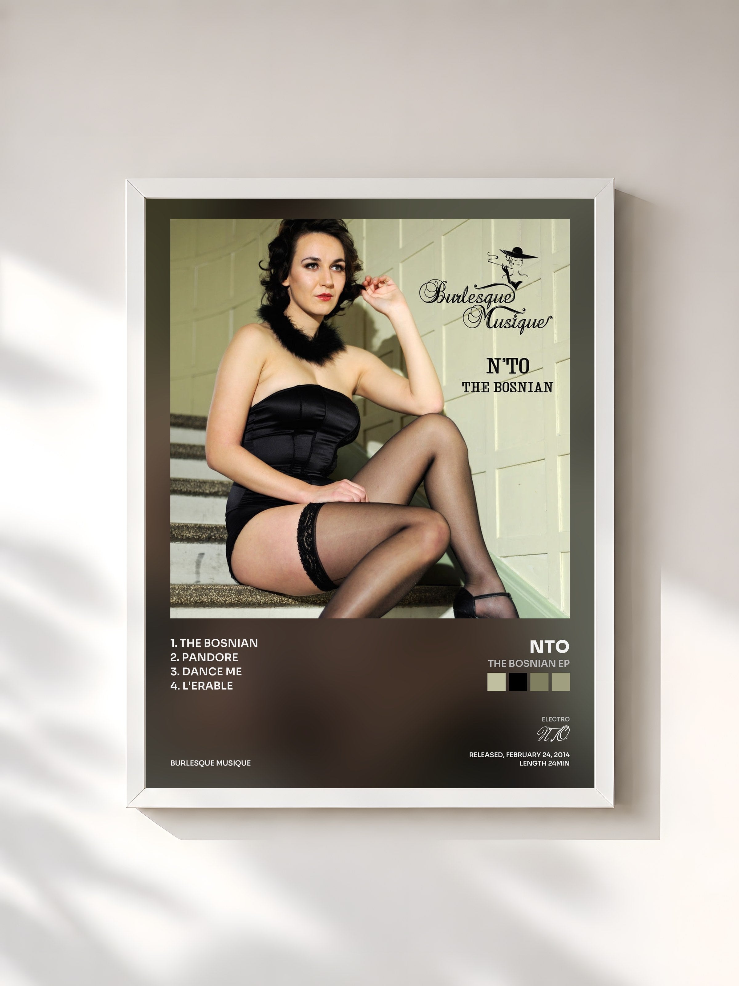 #blanc Tableau de l'album The Bosnian EP de NTO, cadre blanc, imprimé et encadré en France
